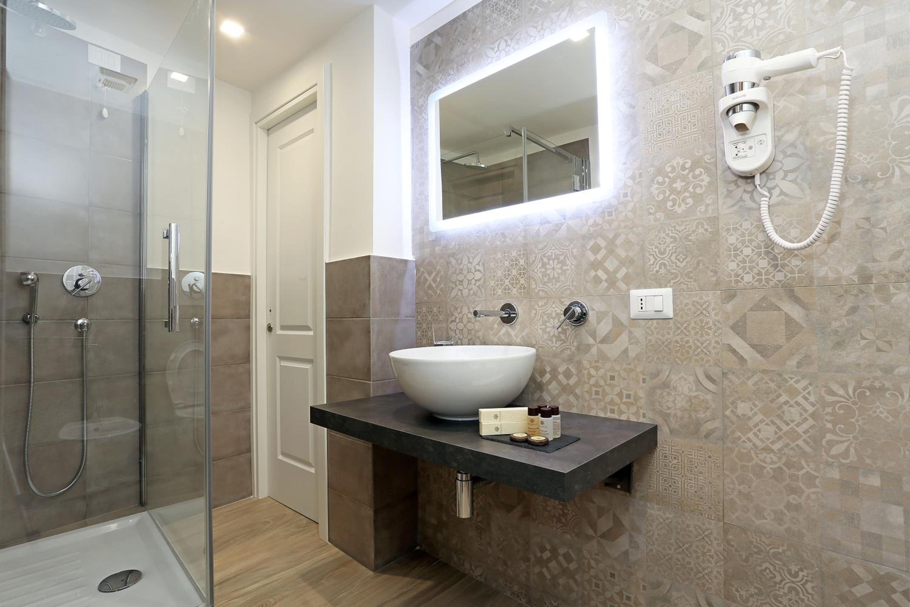 Deluxe Double or Twin Room photo 2