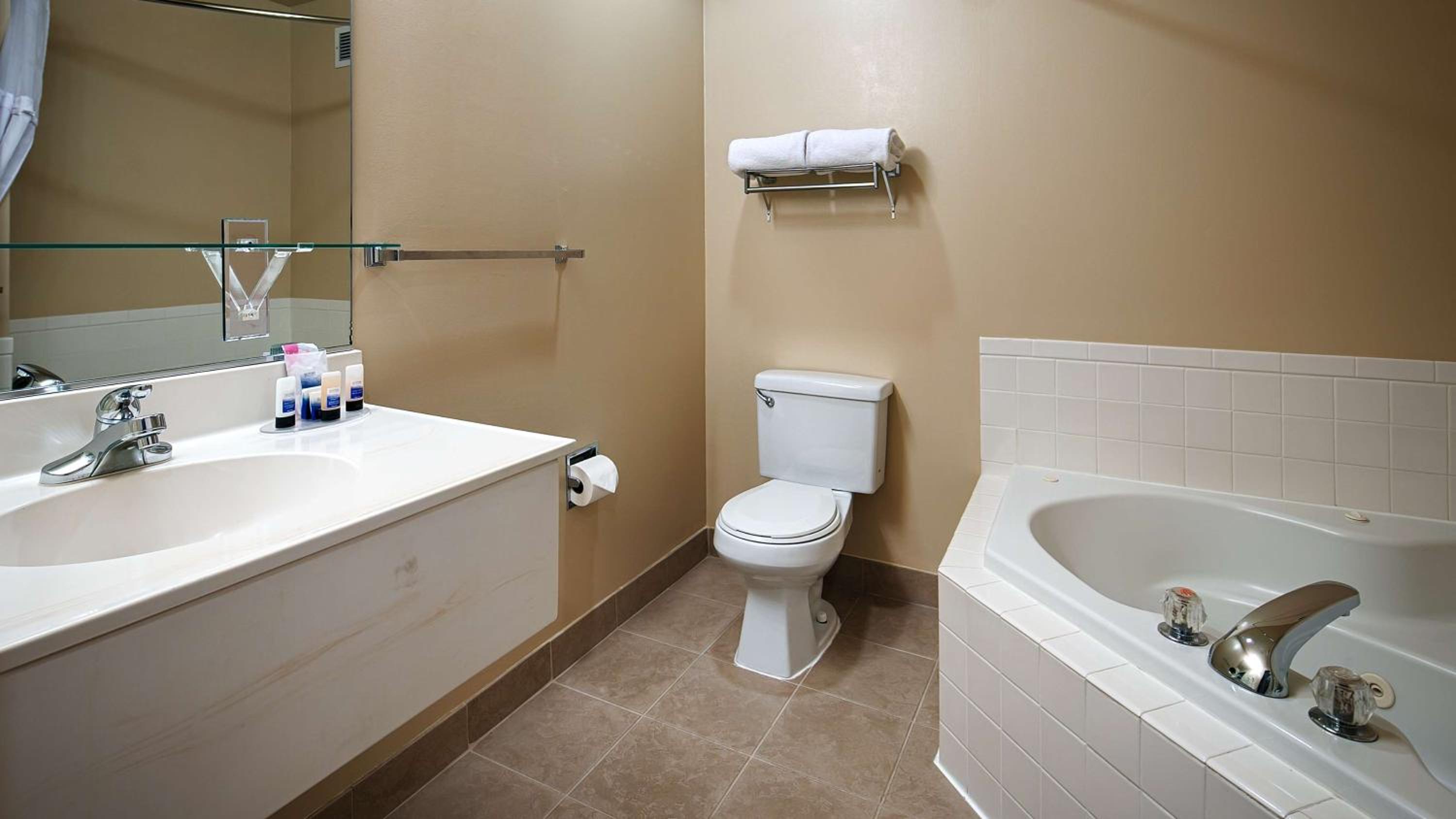 King Room with Spa Bath - Non-Smoking - Photo 3