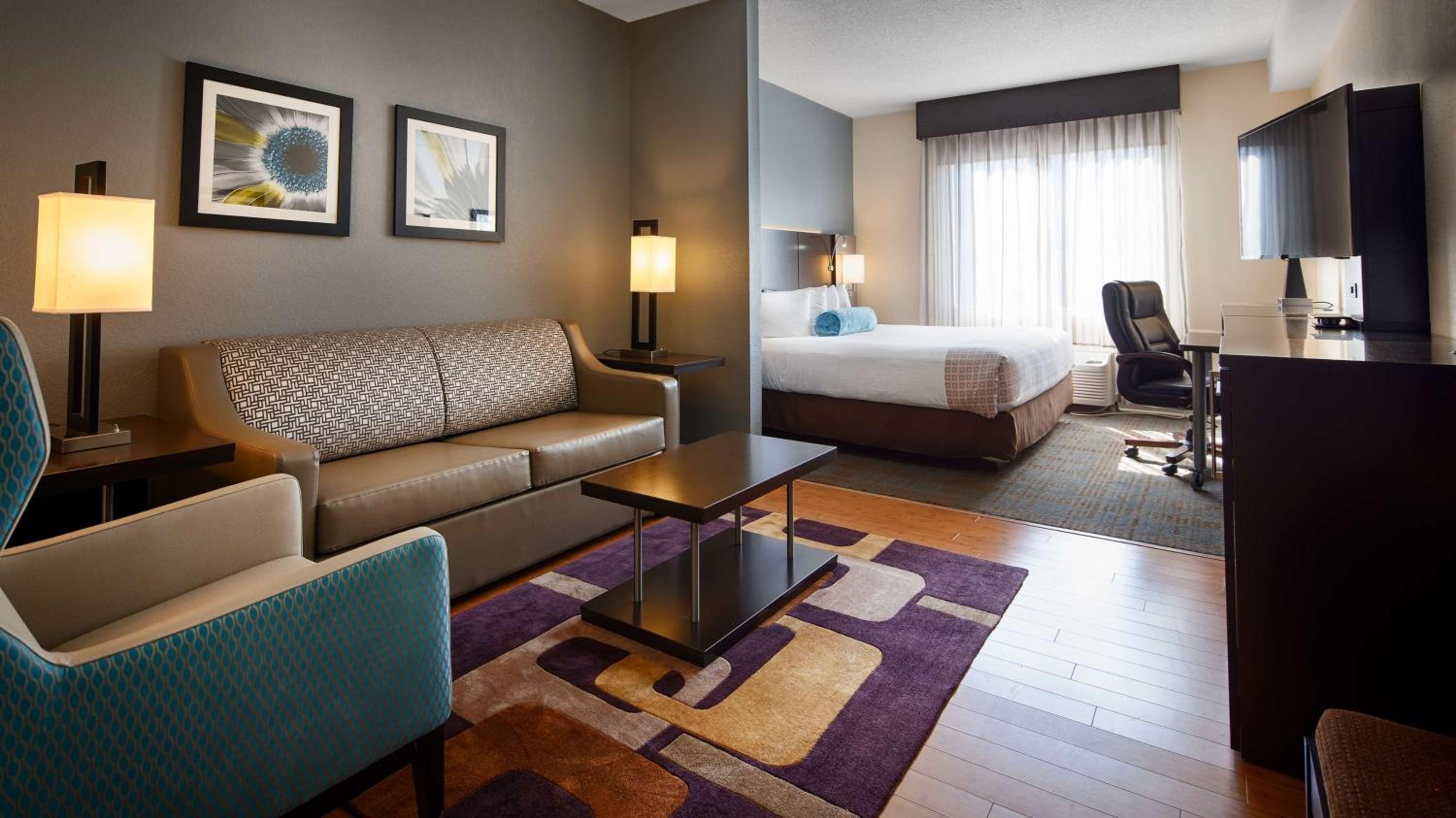 King Suite - Non-Smoking - Photo 1