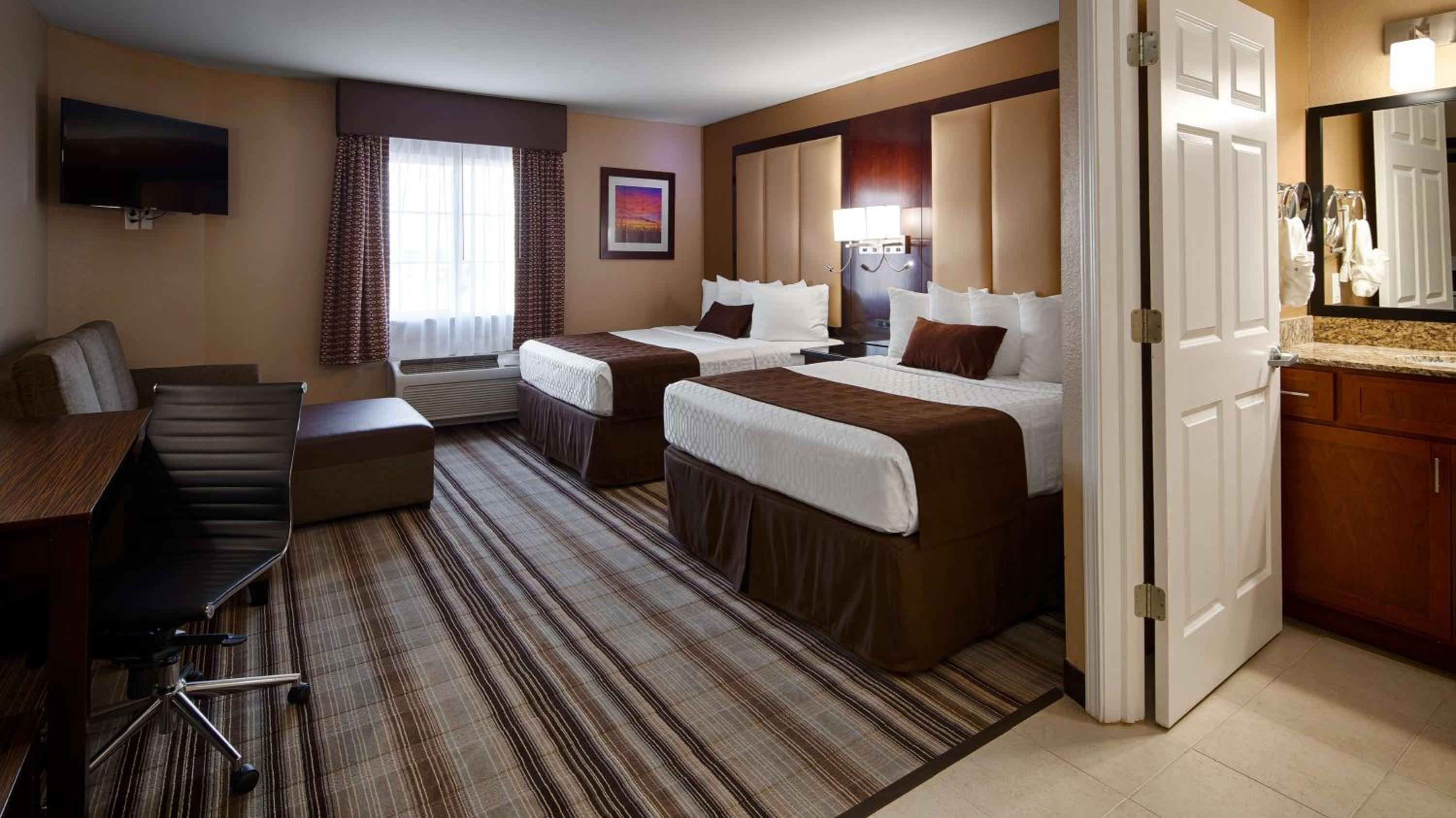 Queen Room with Two Queen Beds and Roll-In Shower - Disability Access/Non-Smoking - Photo 1