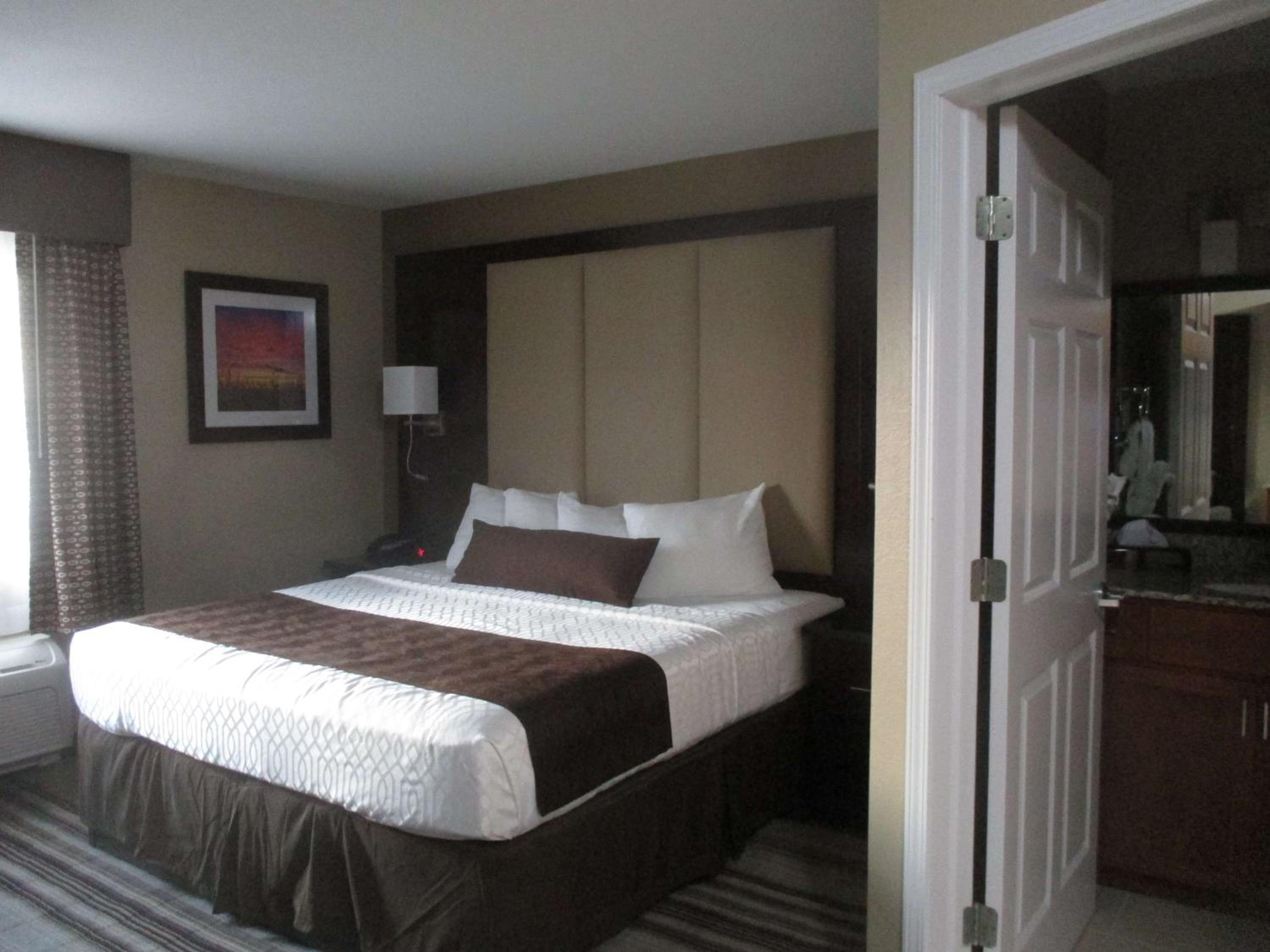 King Room - Non-Smoking - Photo 1