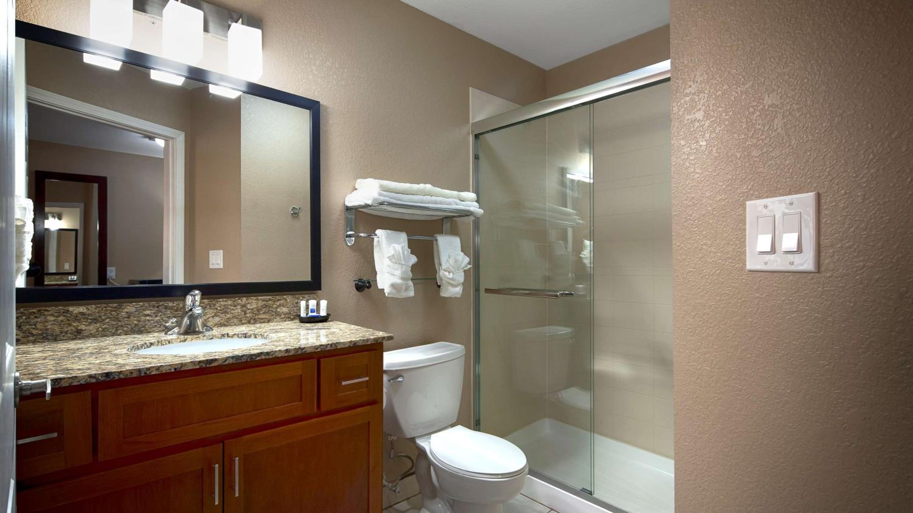 King Room with Kitchenette - Non-Smoking - Photo 2
