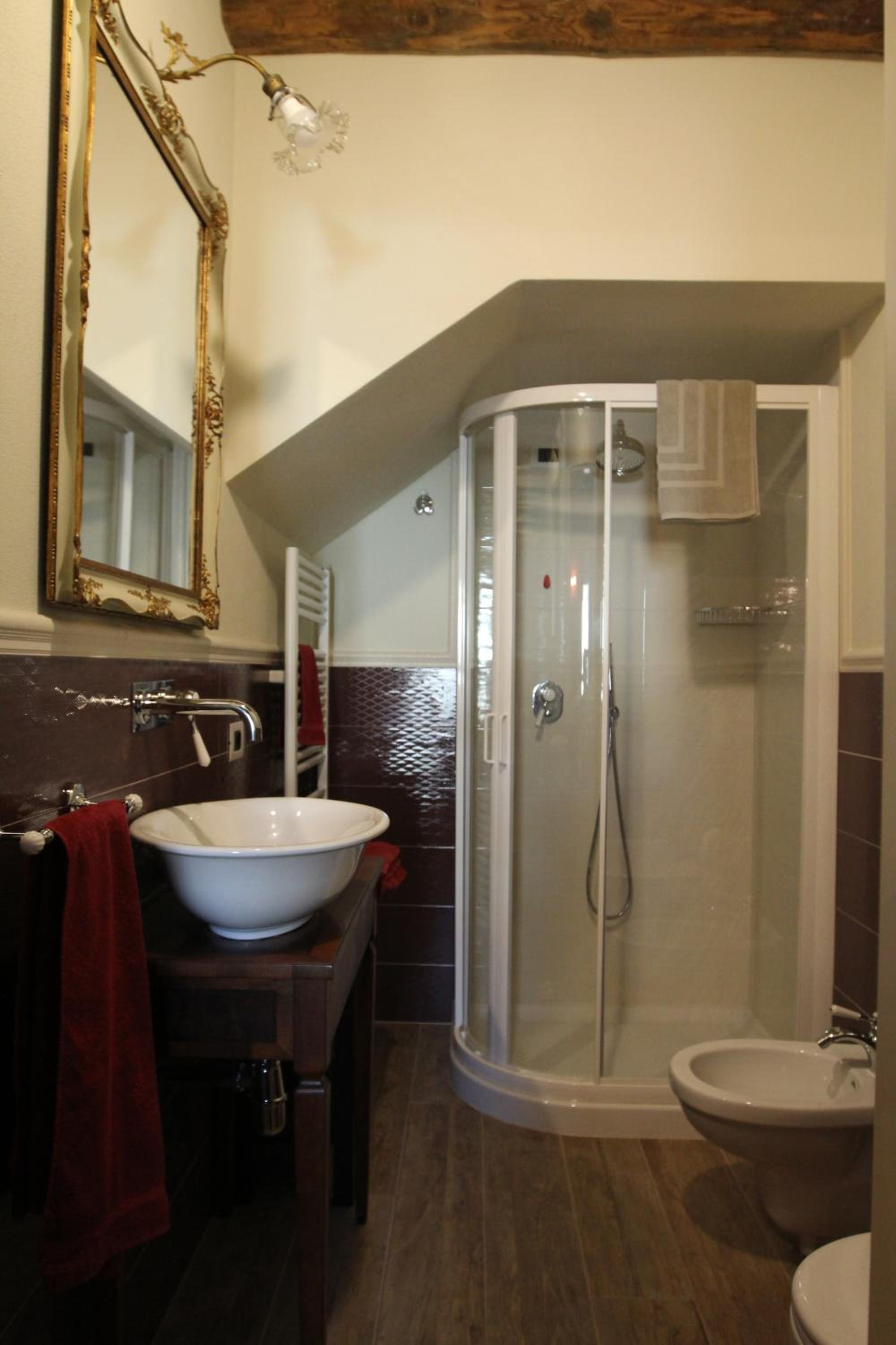 Double Room with Private Bathroom - Photo 13