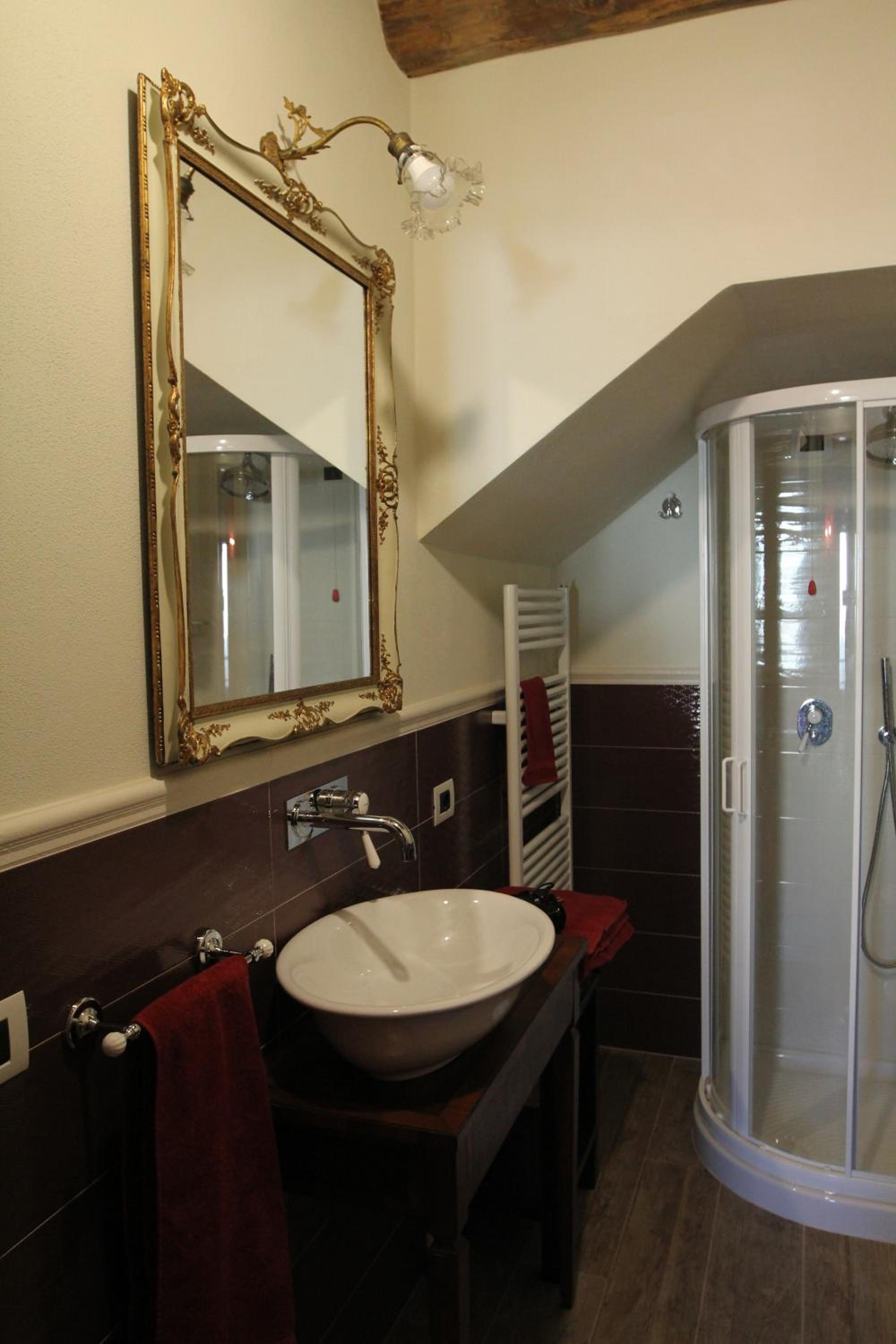 Double Room with Private Bathroom - Photo 3