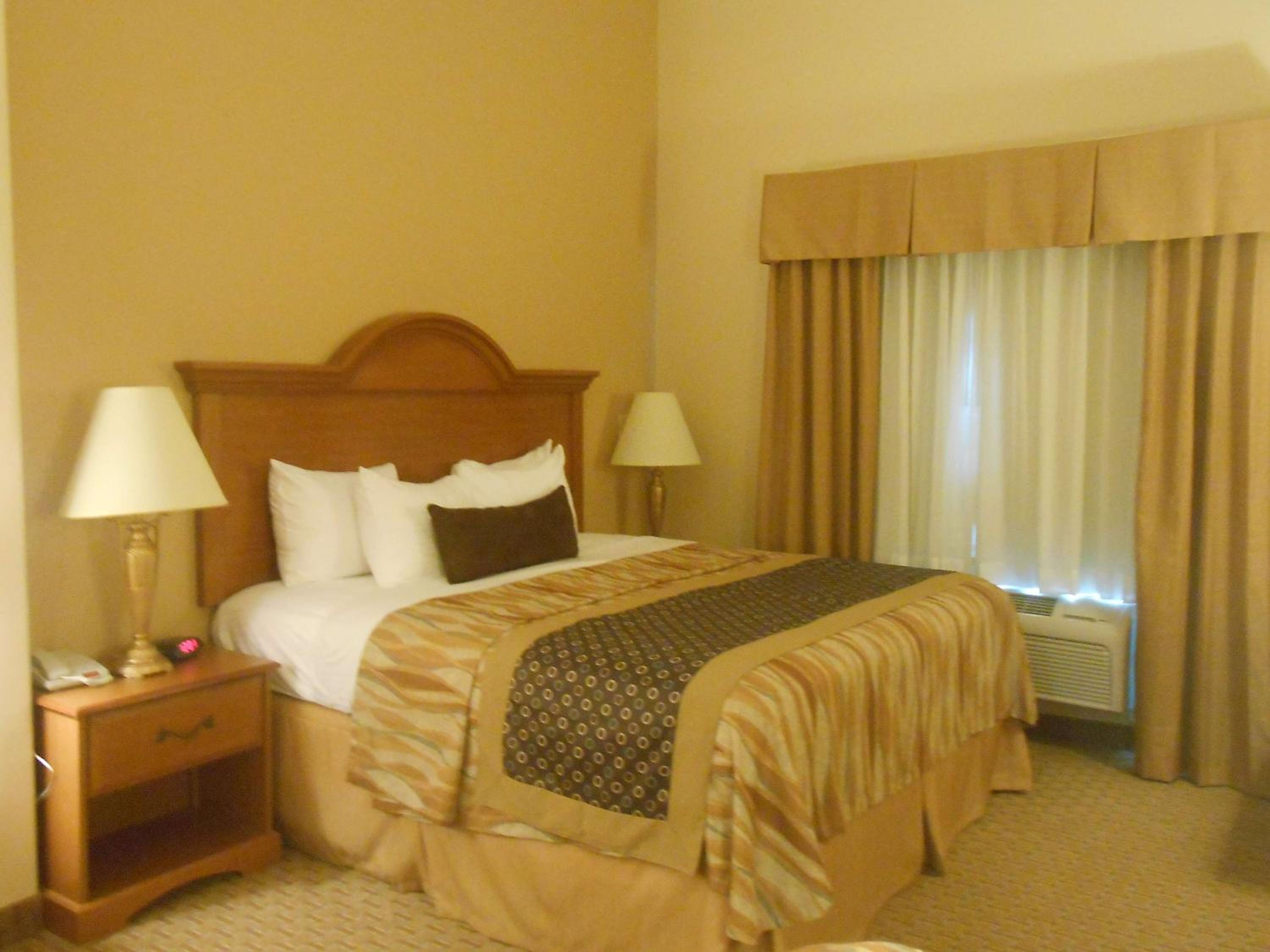 King Suite - Non-Smoking - Photo 5