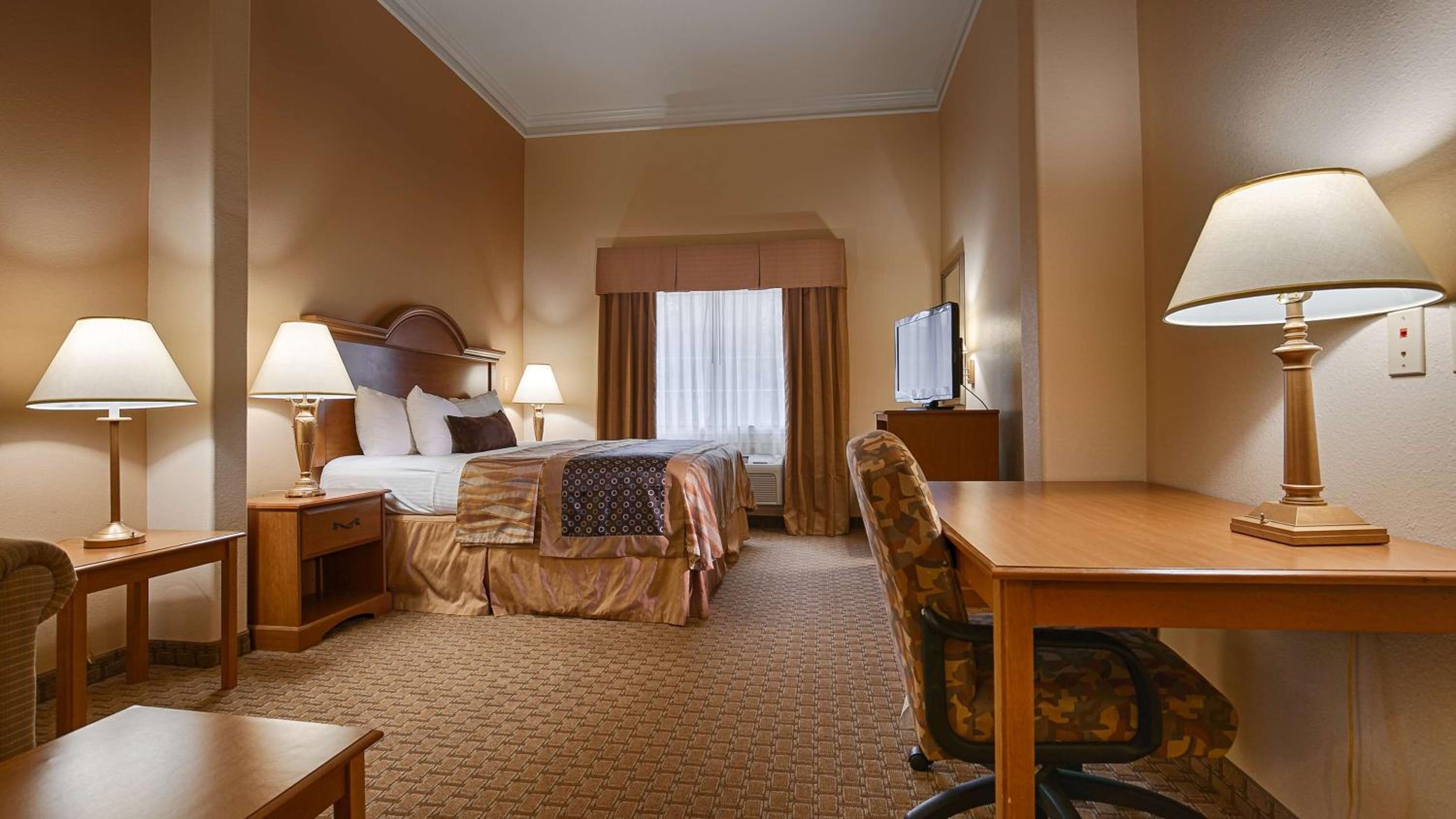King Suite - Non-Smoking - Photo 6