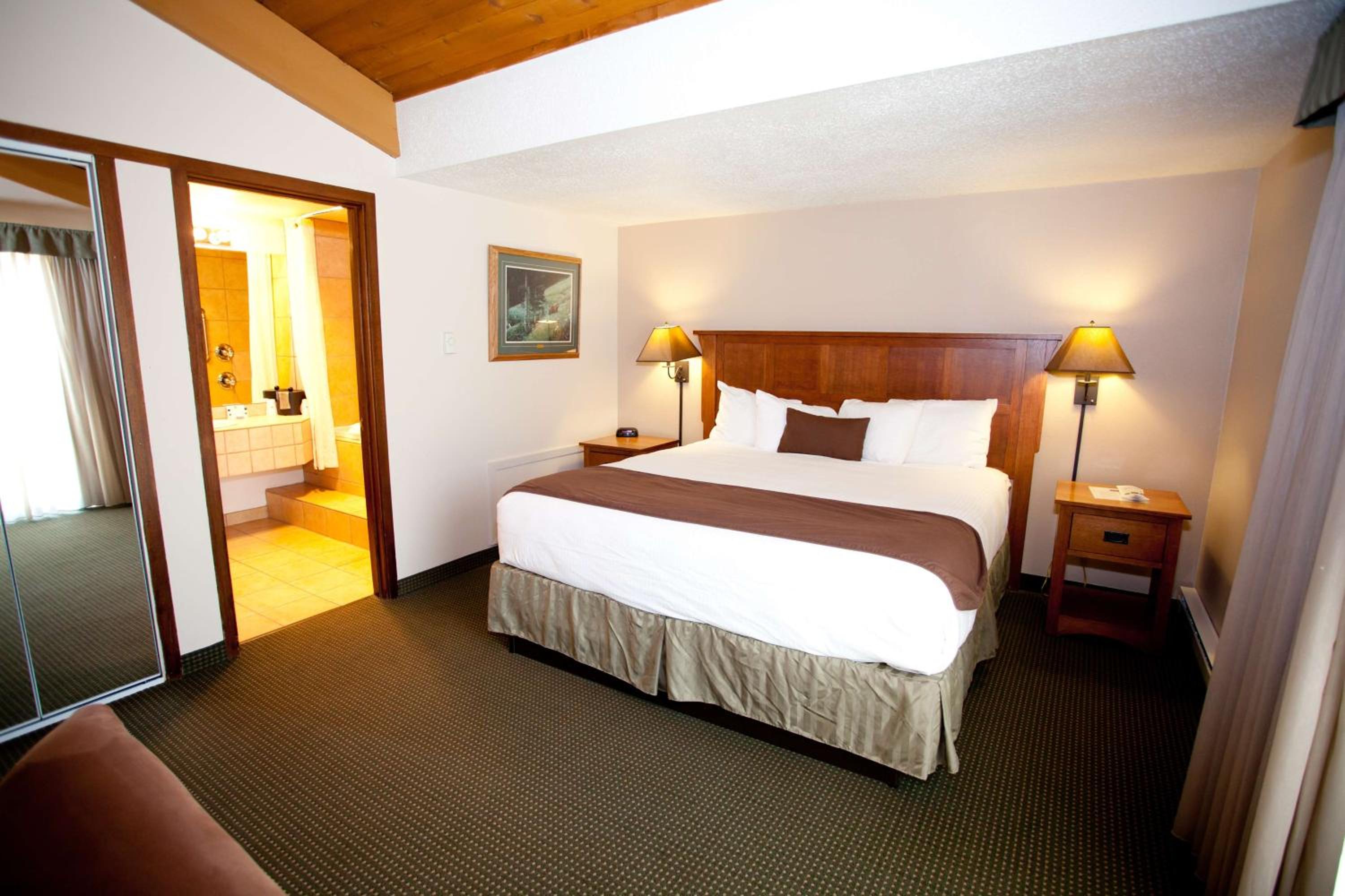 King Room with Bath Tub - Disability Access/Non-Smoking  - Photo 8