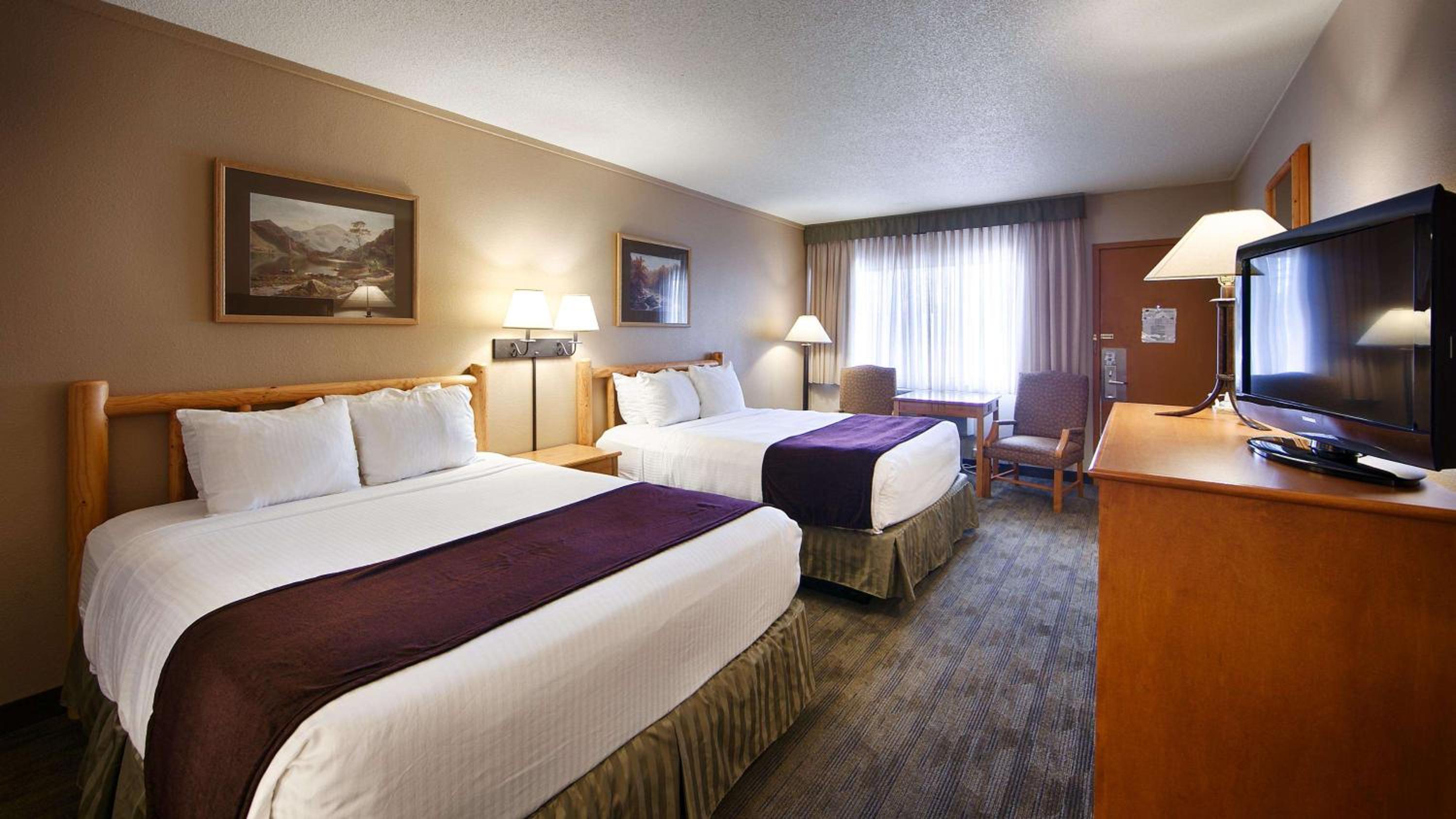 Queen Room with Two Queen Beds - Pet Friendly - Photo 9