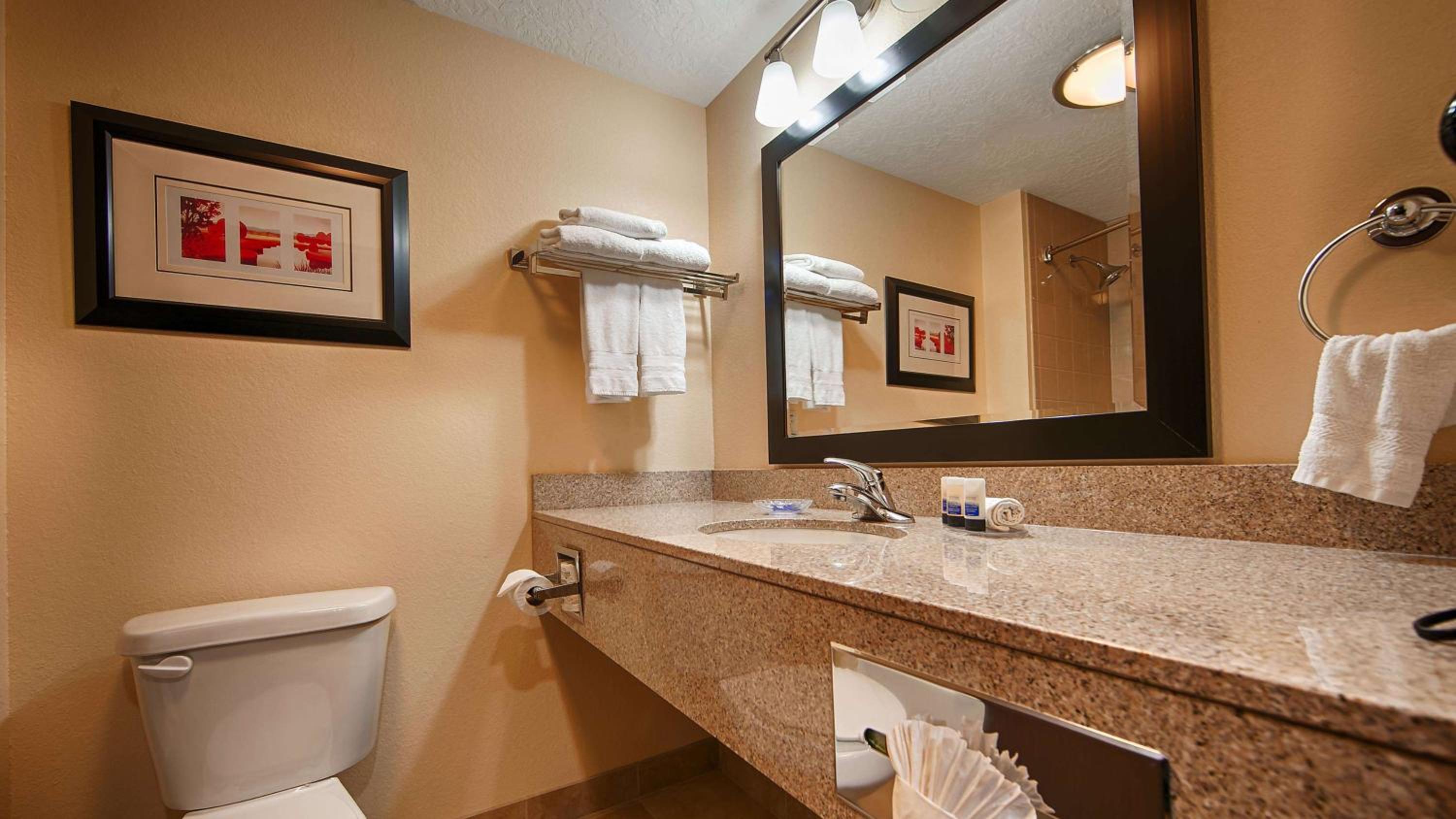 King Room with Roll-in Shower - Disability Access/Non-Smoking photo 2