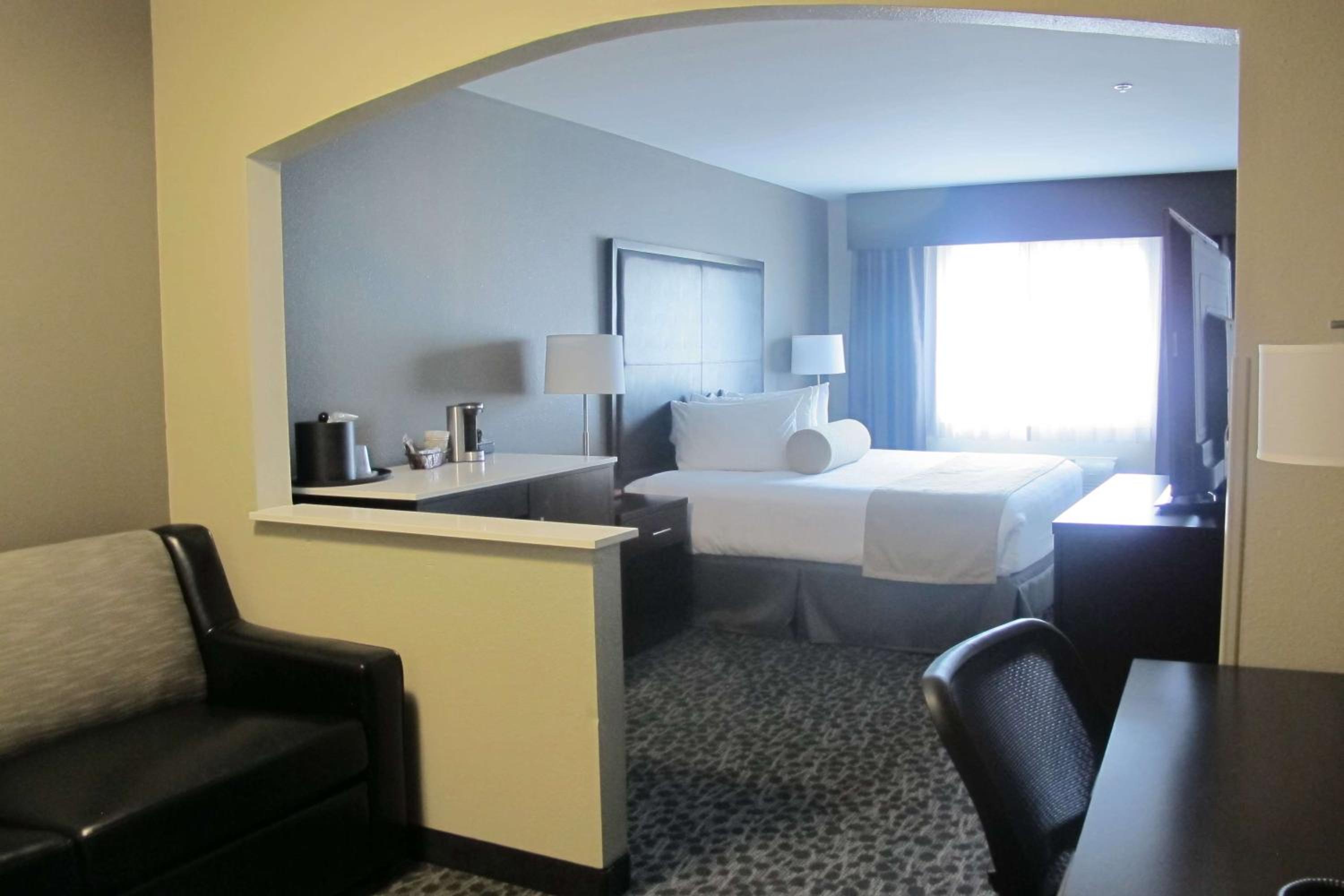 King Suite with Spa Bath and Fireplace - Non-Smoking photo 1