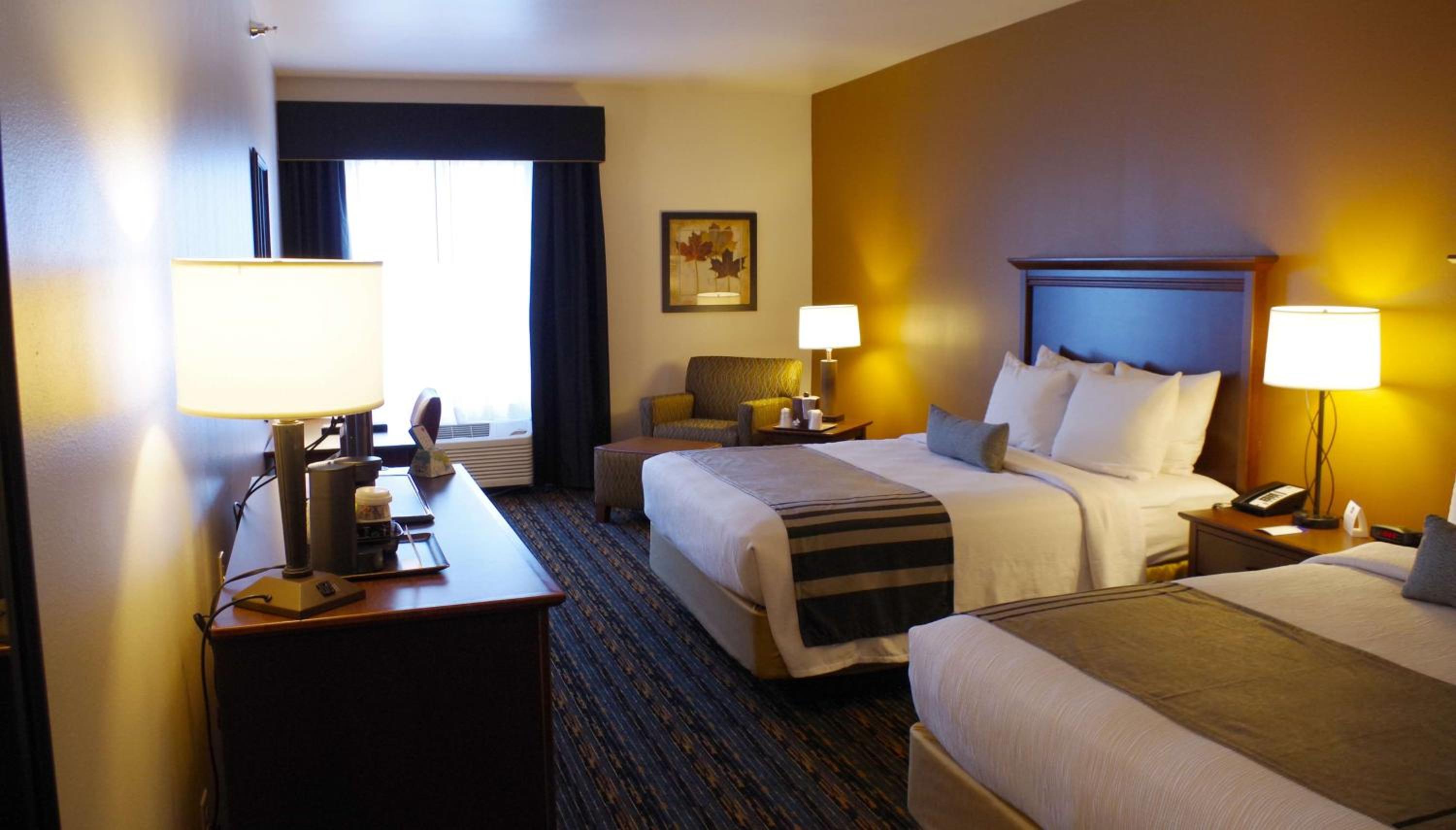 Queen Room with Two Queen Beds - Disability Access/Non-Smoking photo 3