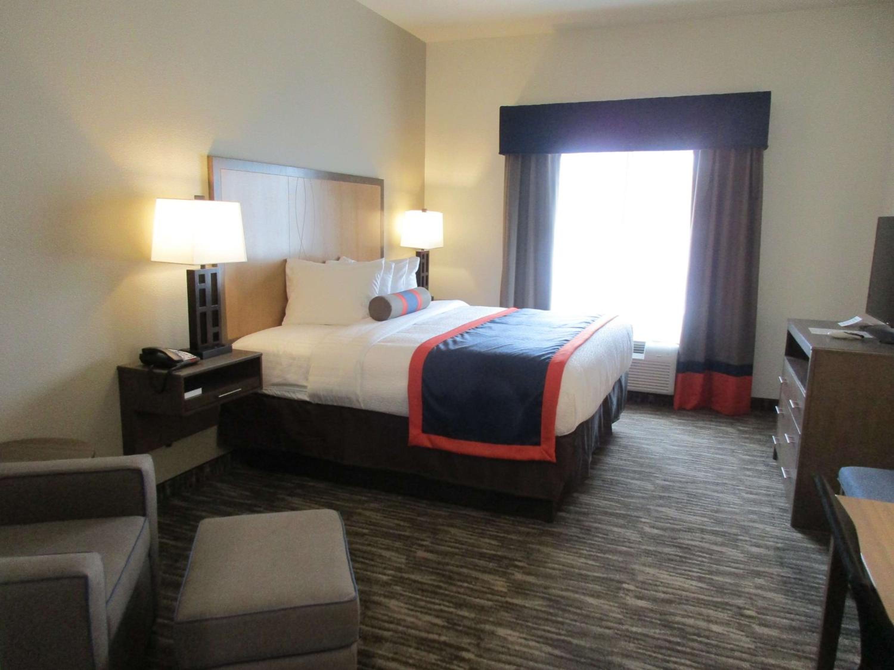 King Room with Roll-in Shower - Disability Access/Non-Smoking