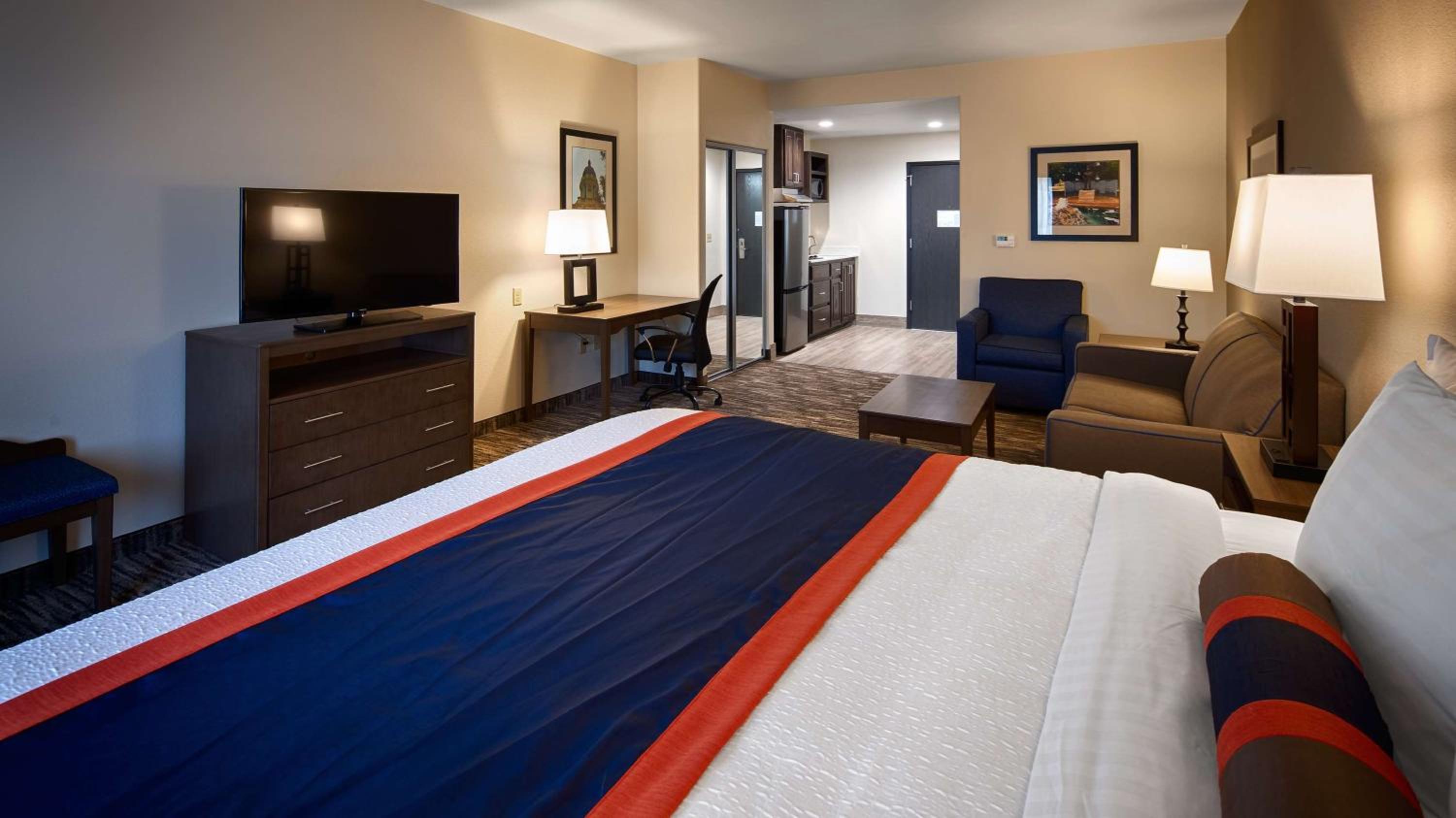King Suite with Sofa Bed and Kitchenette