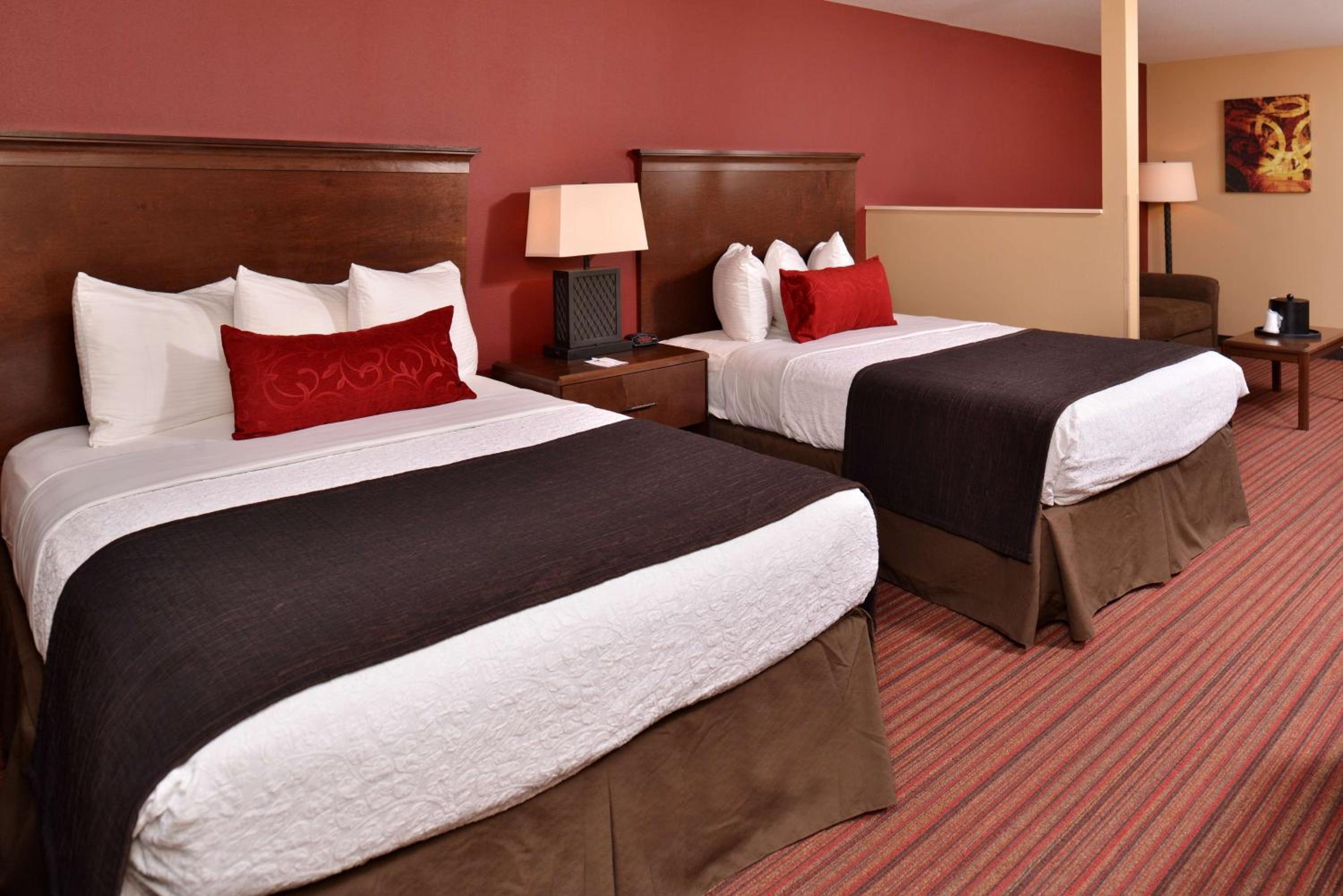 Queen Suite with Sofa Bed - Photo 1