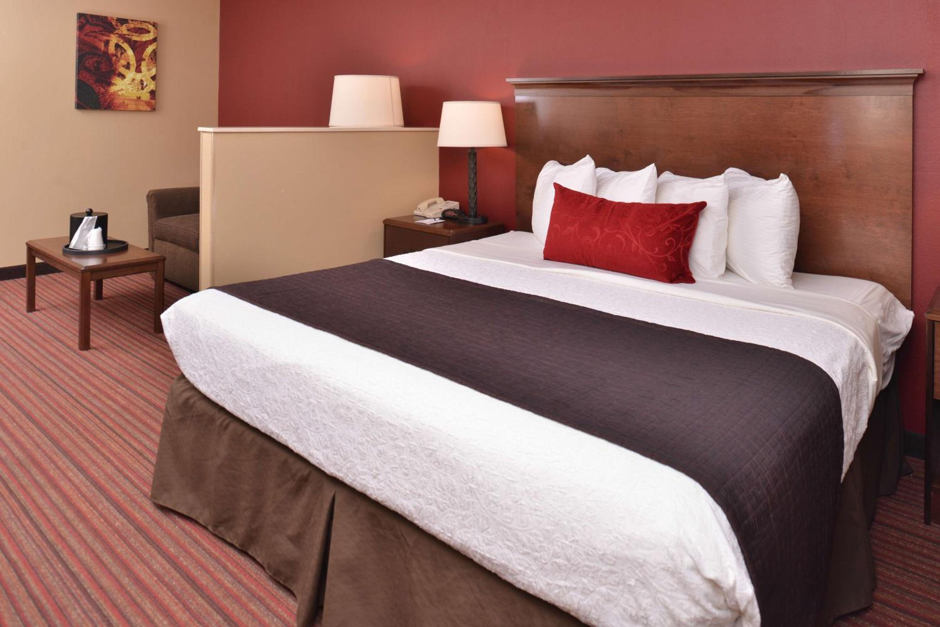 King Suite with Spa Bath and Sofa Bed - Non-Smoking - Photo 1