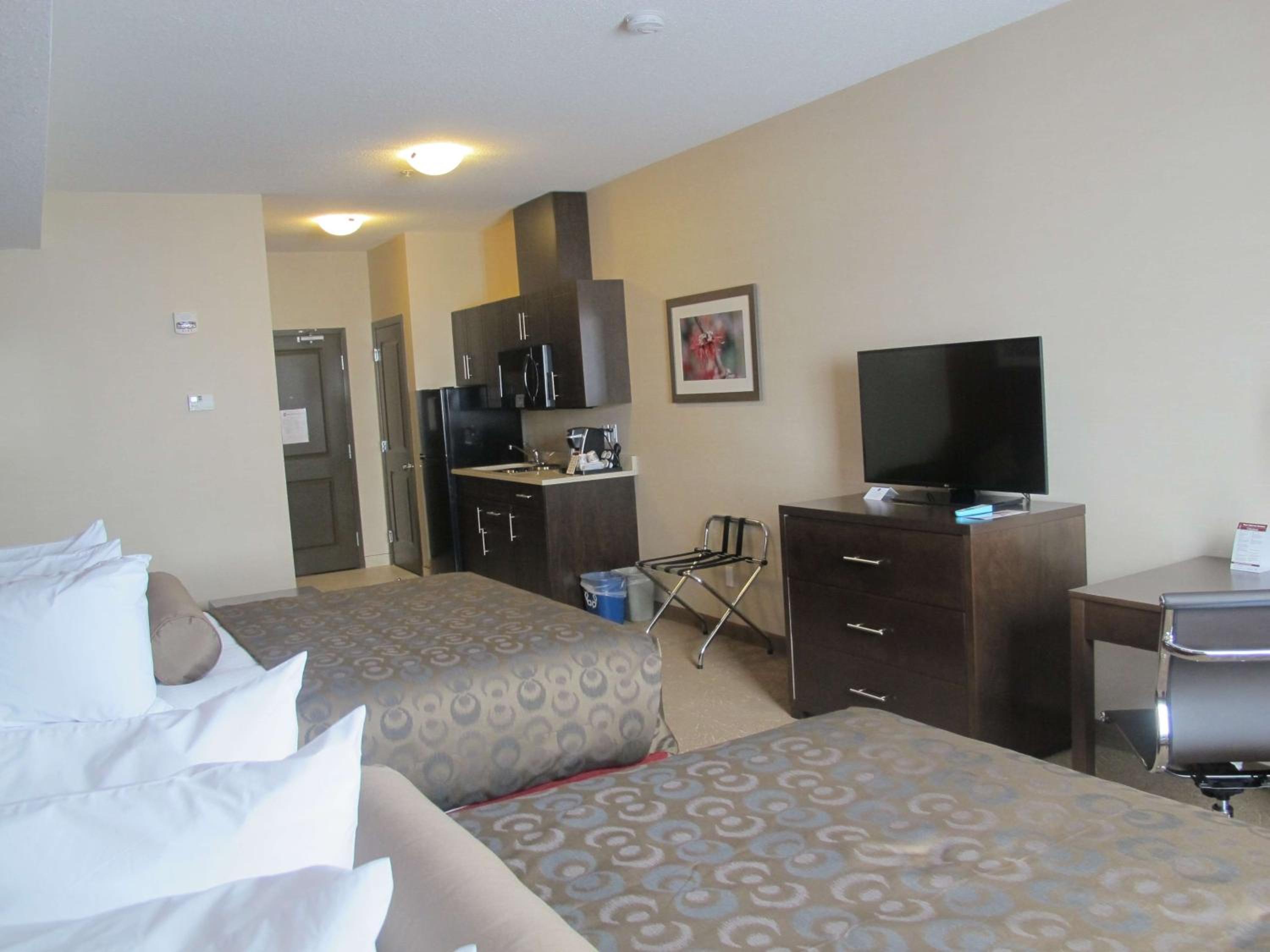 Queen Suite with Sofa Bed and Kitchen photo 3