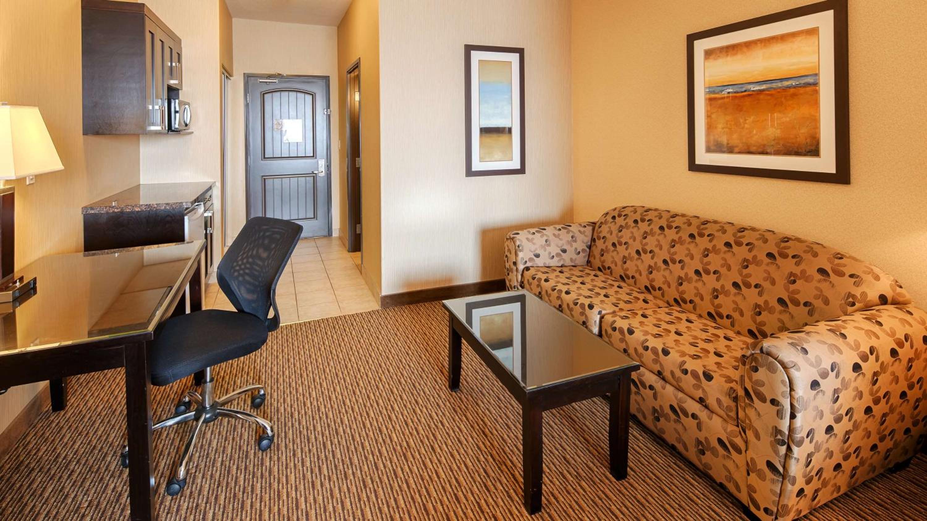 King Suite with Sofa Bed and Kitchen- Non-Smoking