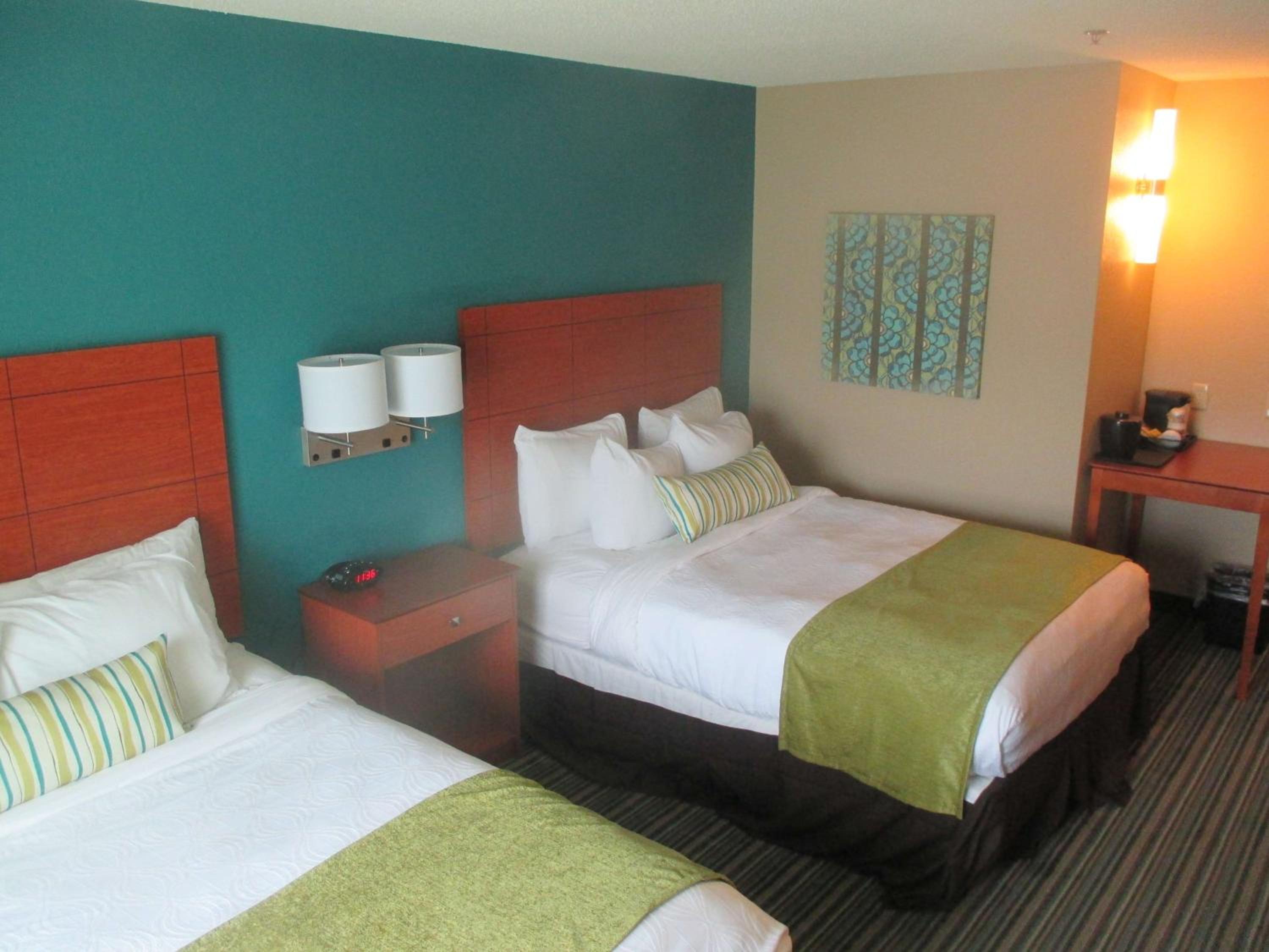 Queen Room with Two Queen Beds - Non-Smoking photo 1