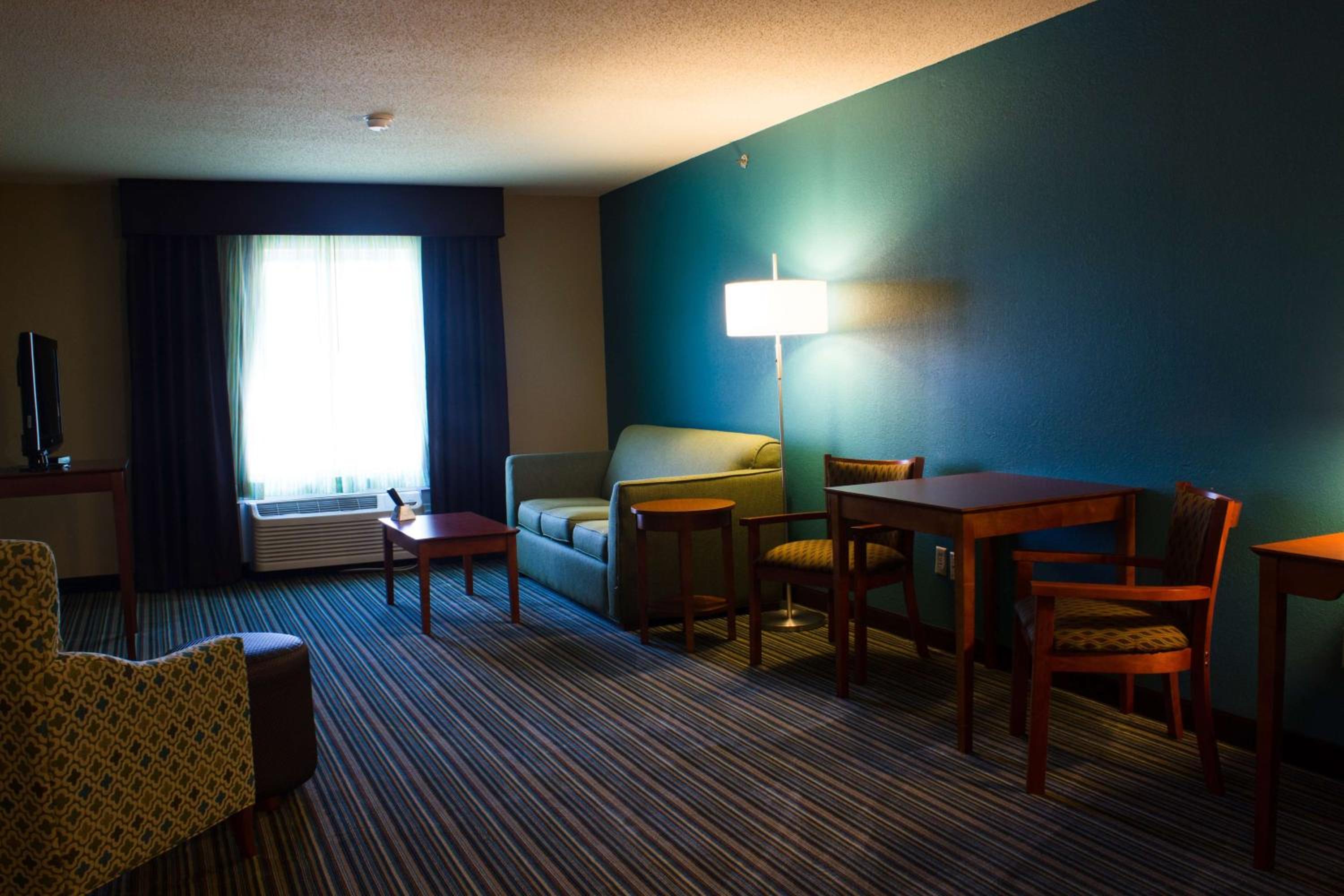 King Suite with Sofa Bed and Bath Tub - Disability Access/Non-Smoking photo 2