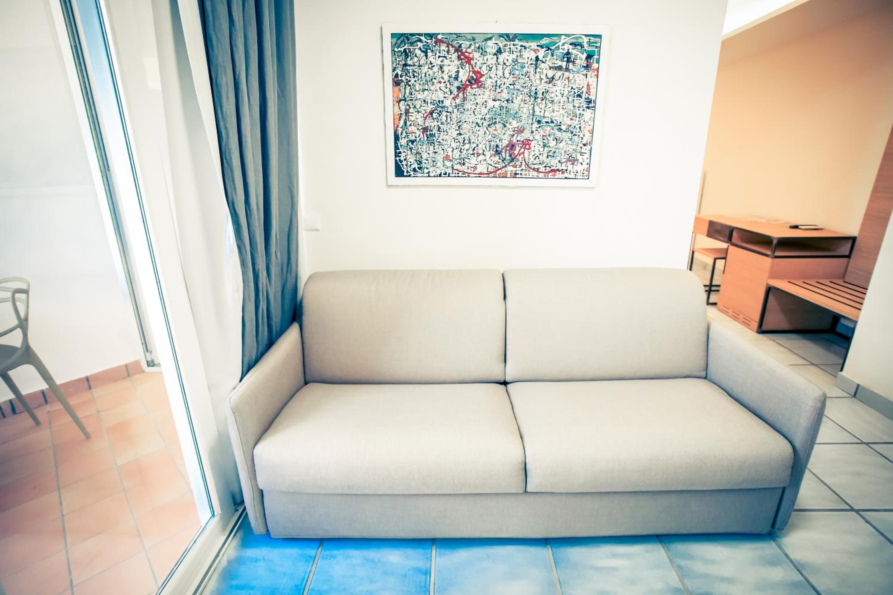 King Suite with Balcony - Photo 3