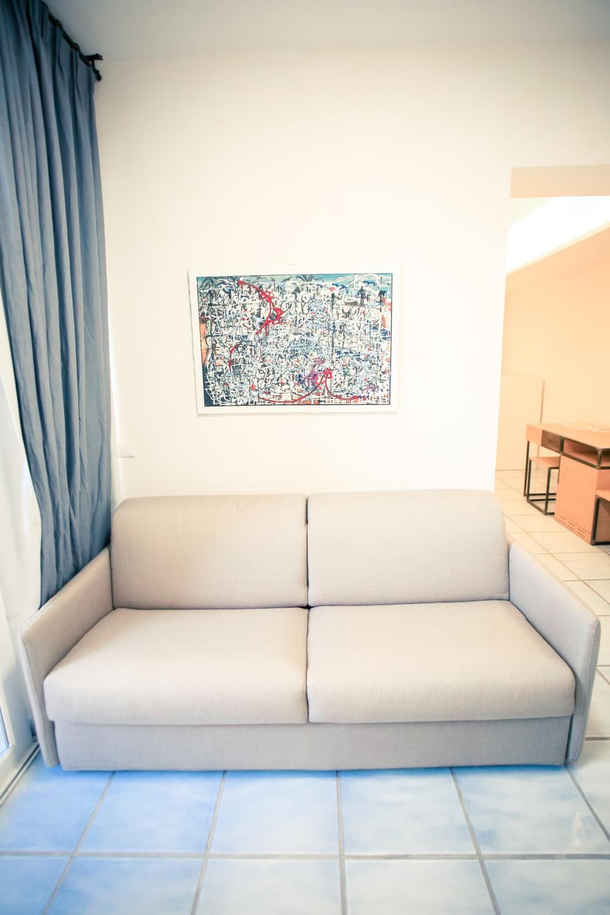 King Suite with Balcony - Photo 11