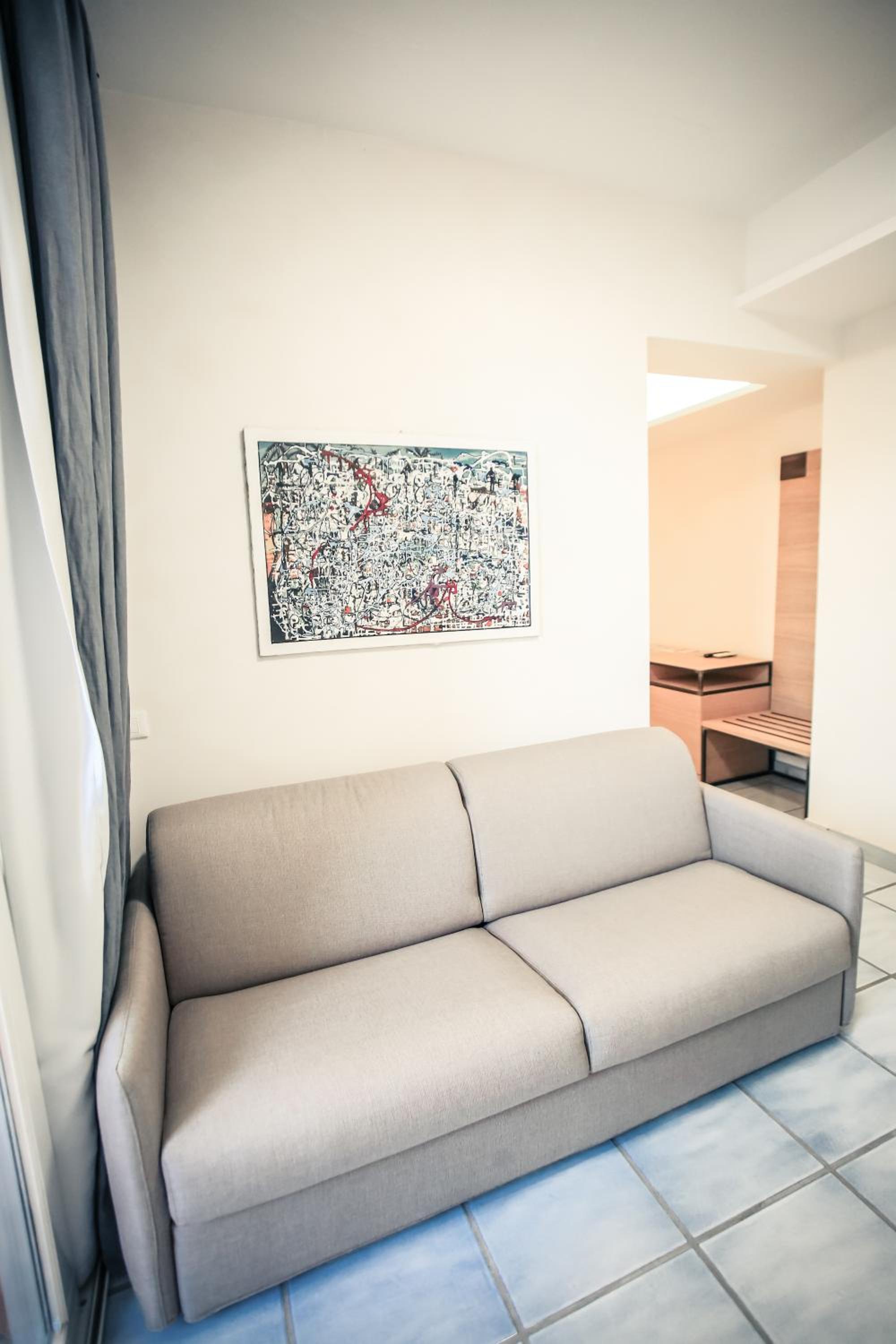 King Suite with Balcony - Photo 10
