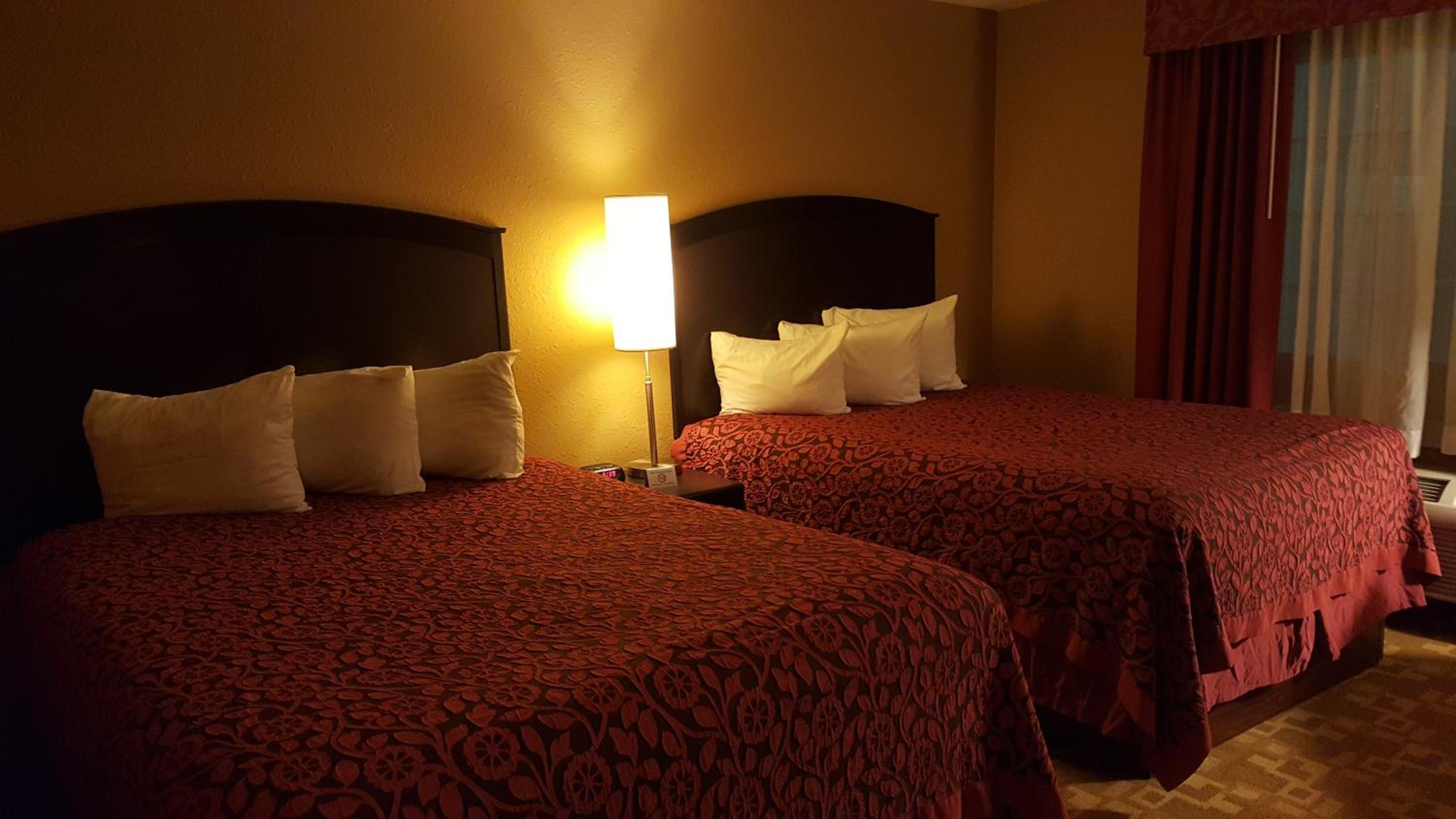 Queen Room with Two Queen Beds - Non-Smoking - Photo 1