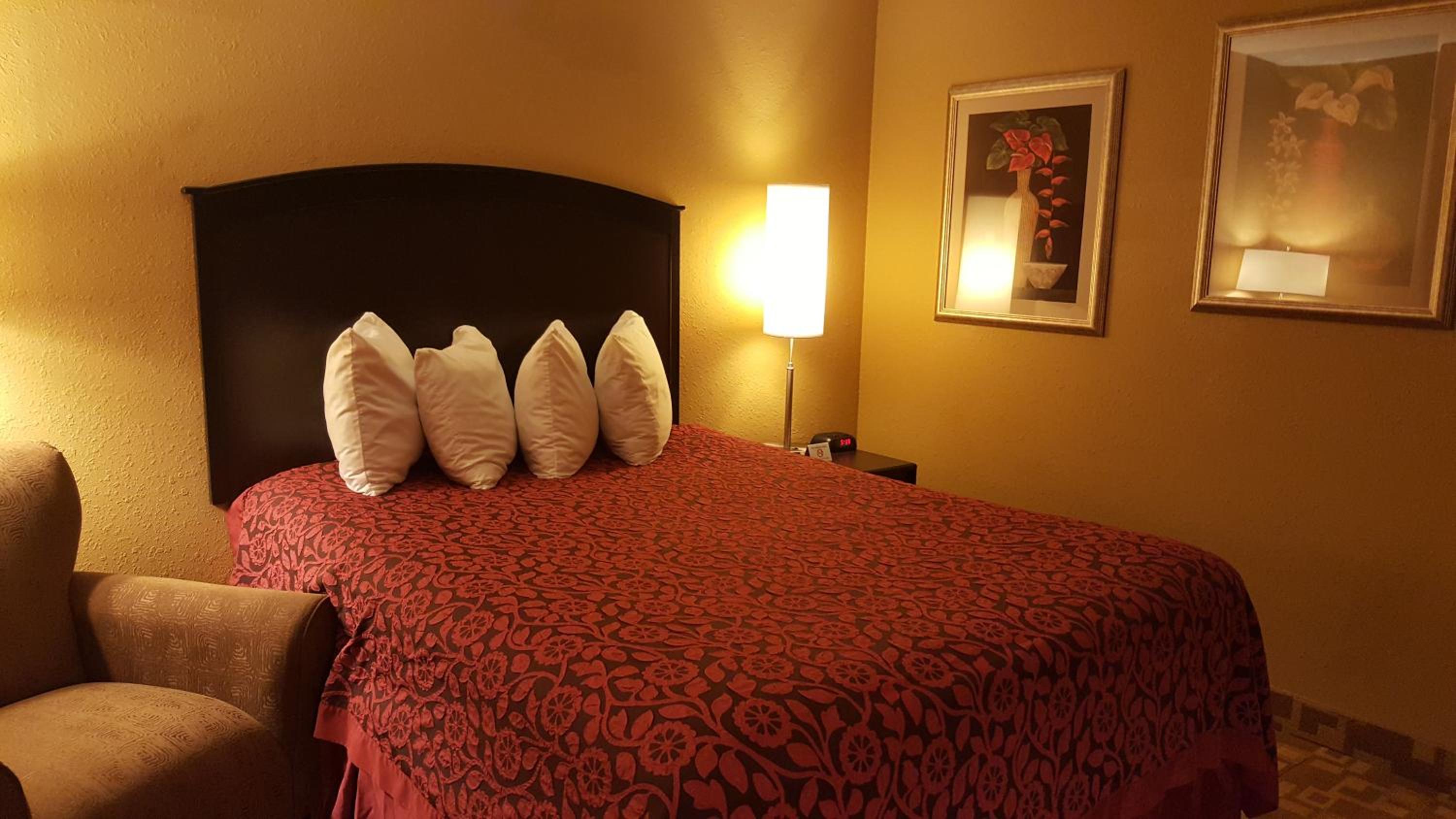 Queen Room - Non-Smoking - Photo 3