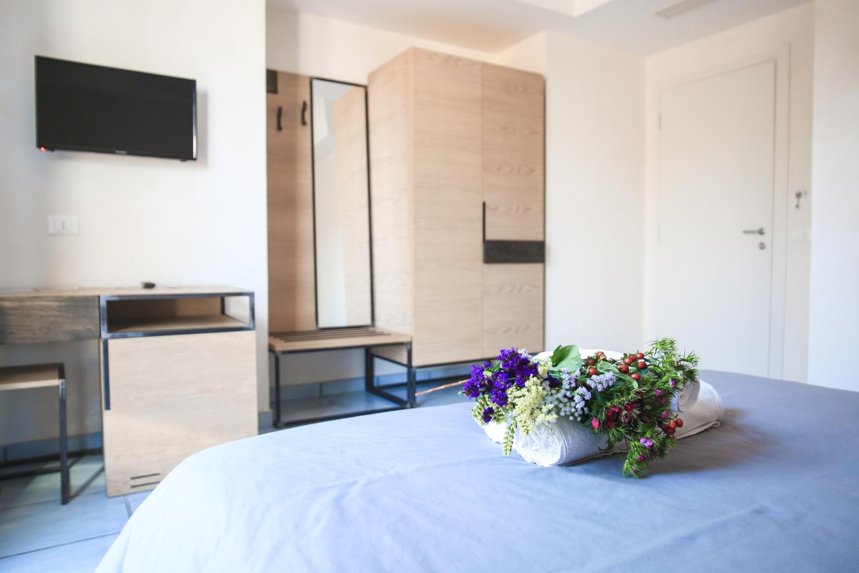 Deluxe Double Room with Balcony and Sea View - Photo 20