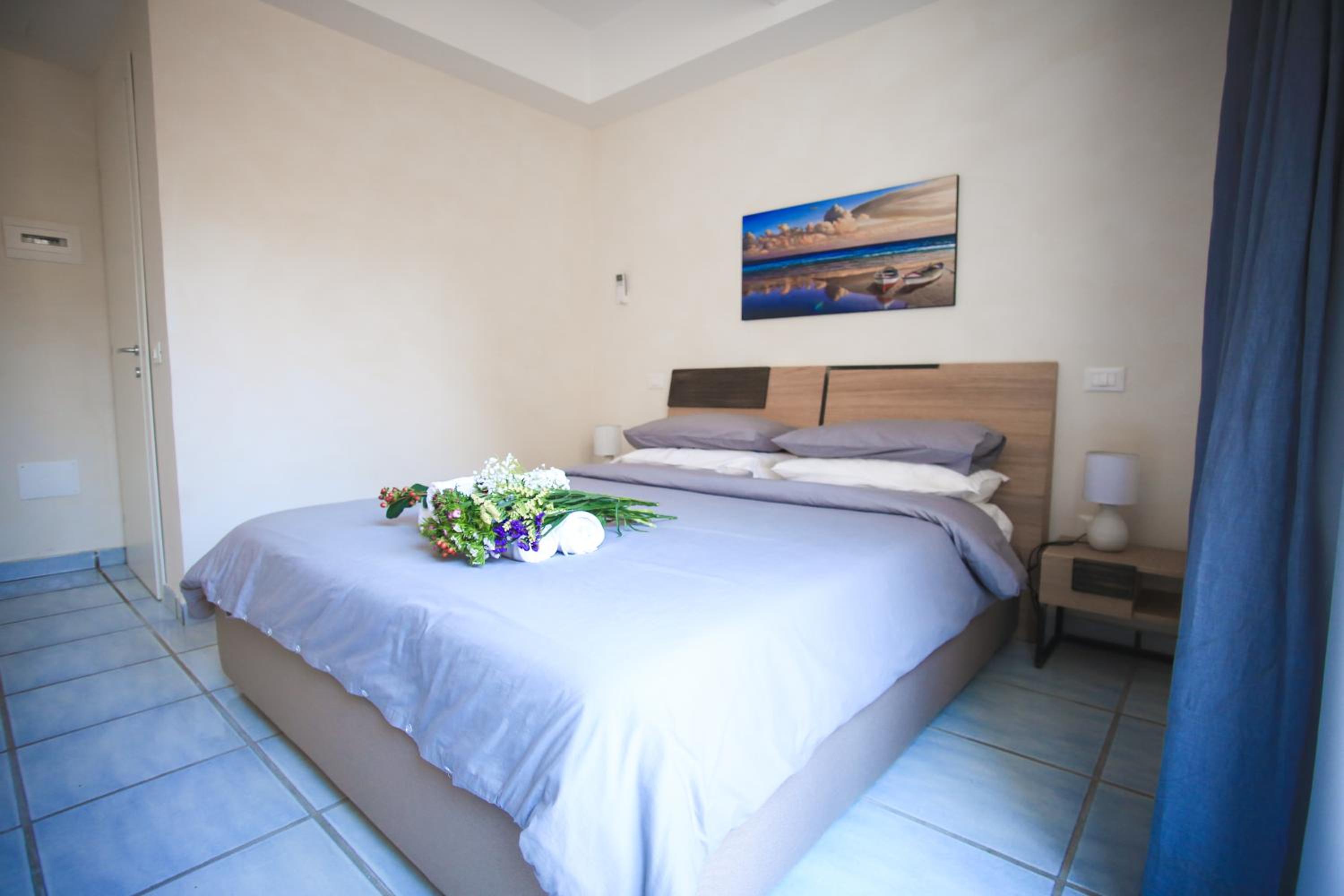 Deluxe Double Room with Balcony and Sea View - Photo 19