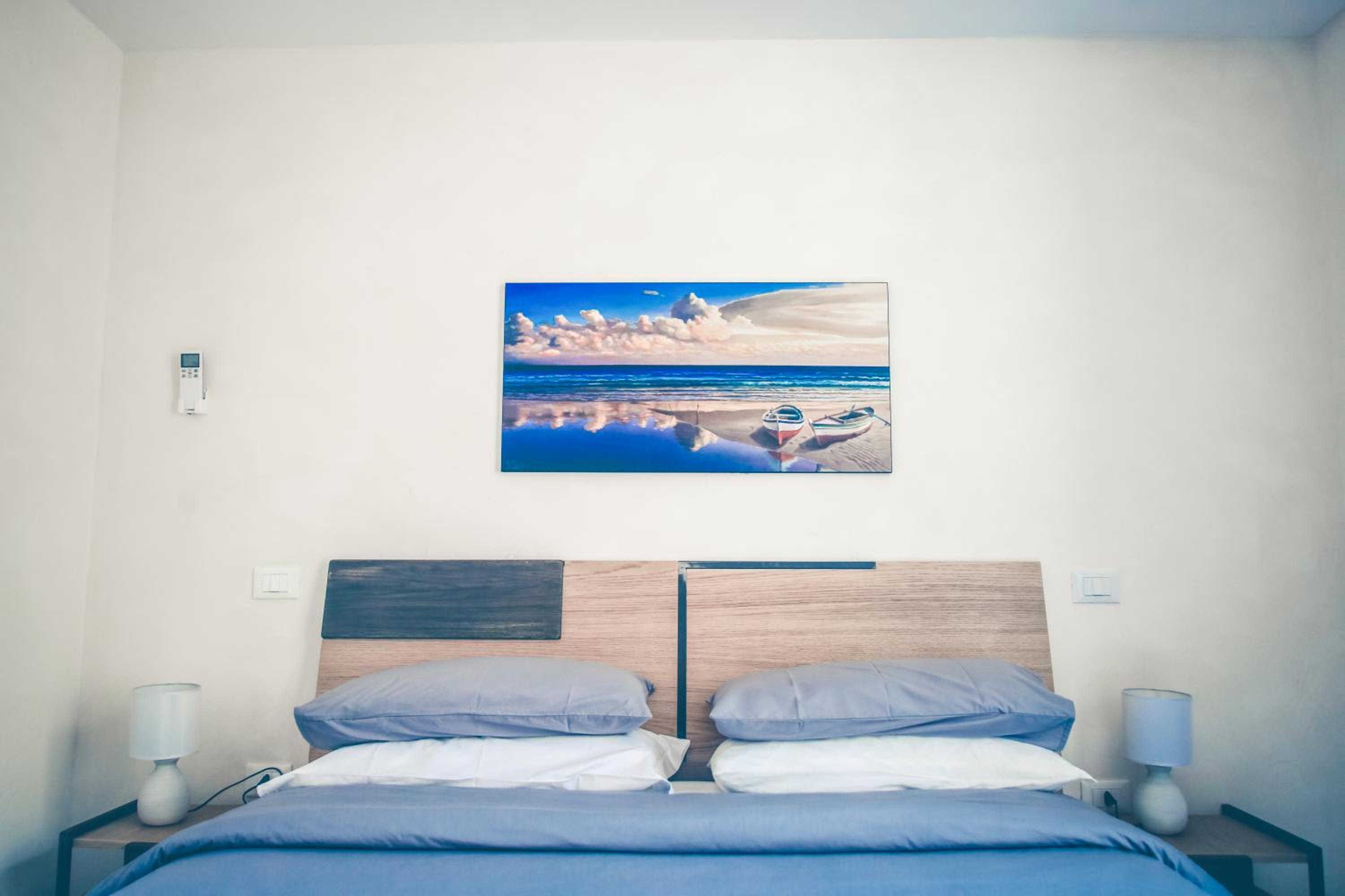 Deluxe Double Room with Balcony and Sea View - Photo 9