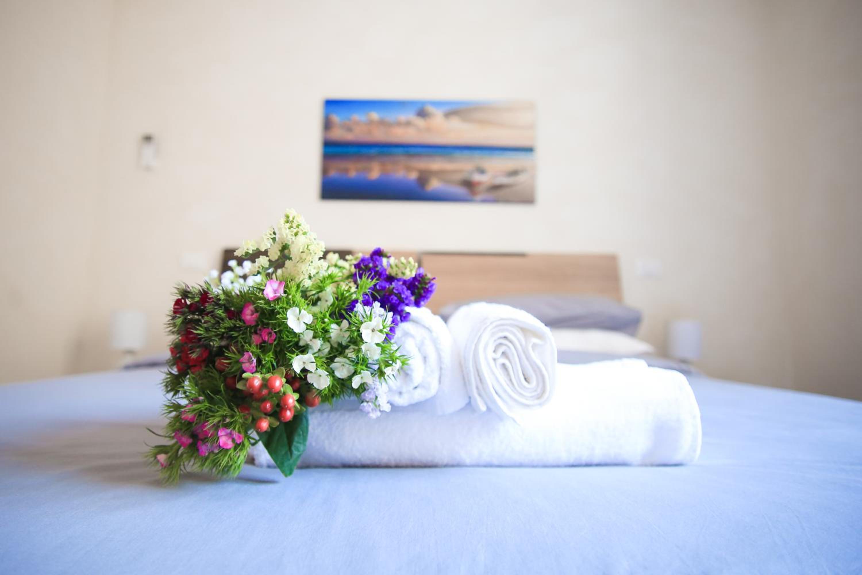 Deluxe Double Room with Balcony and Sea View - Photo 10