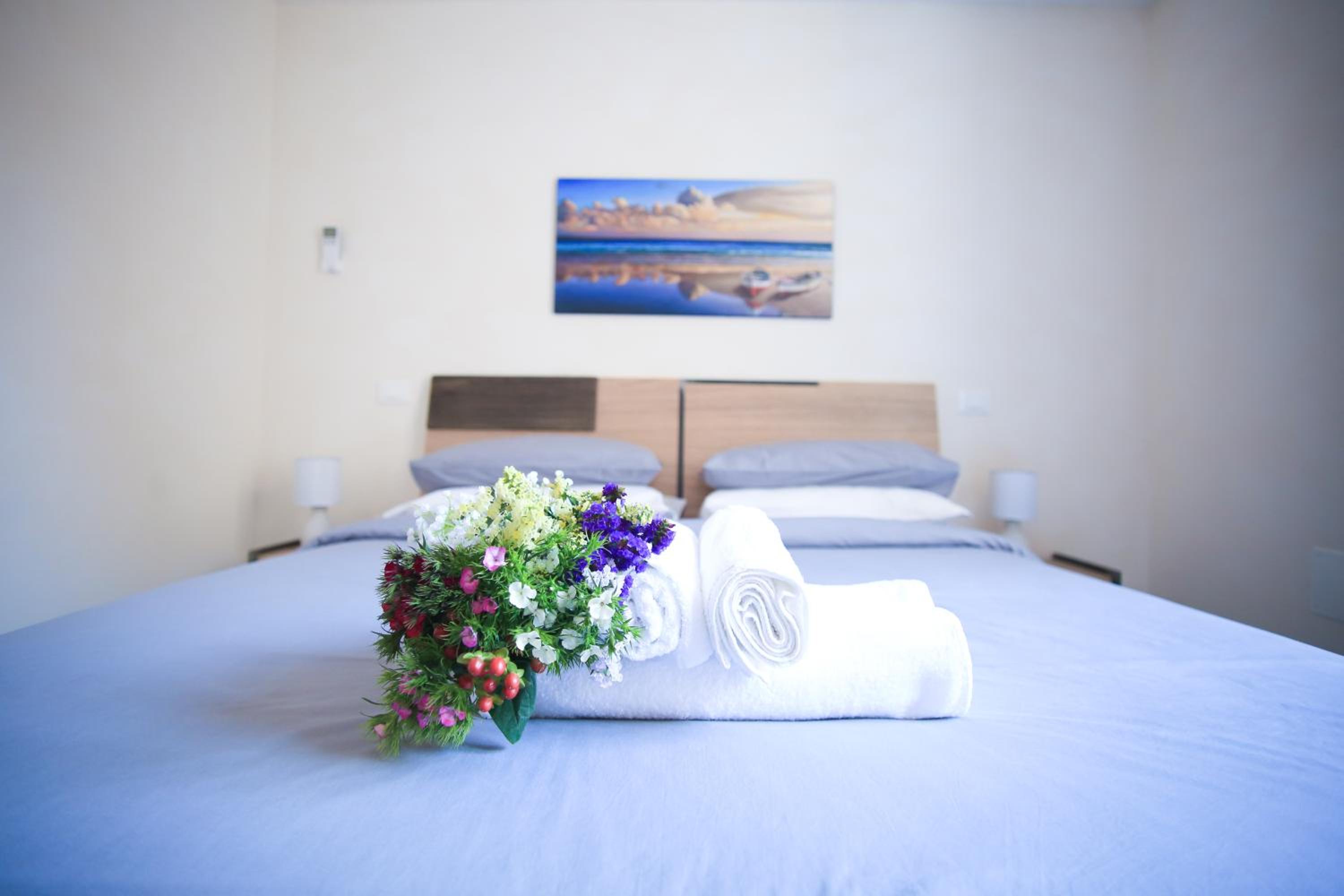 Deluxe Double Room with Balcony and Sea View - Photo 11