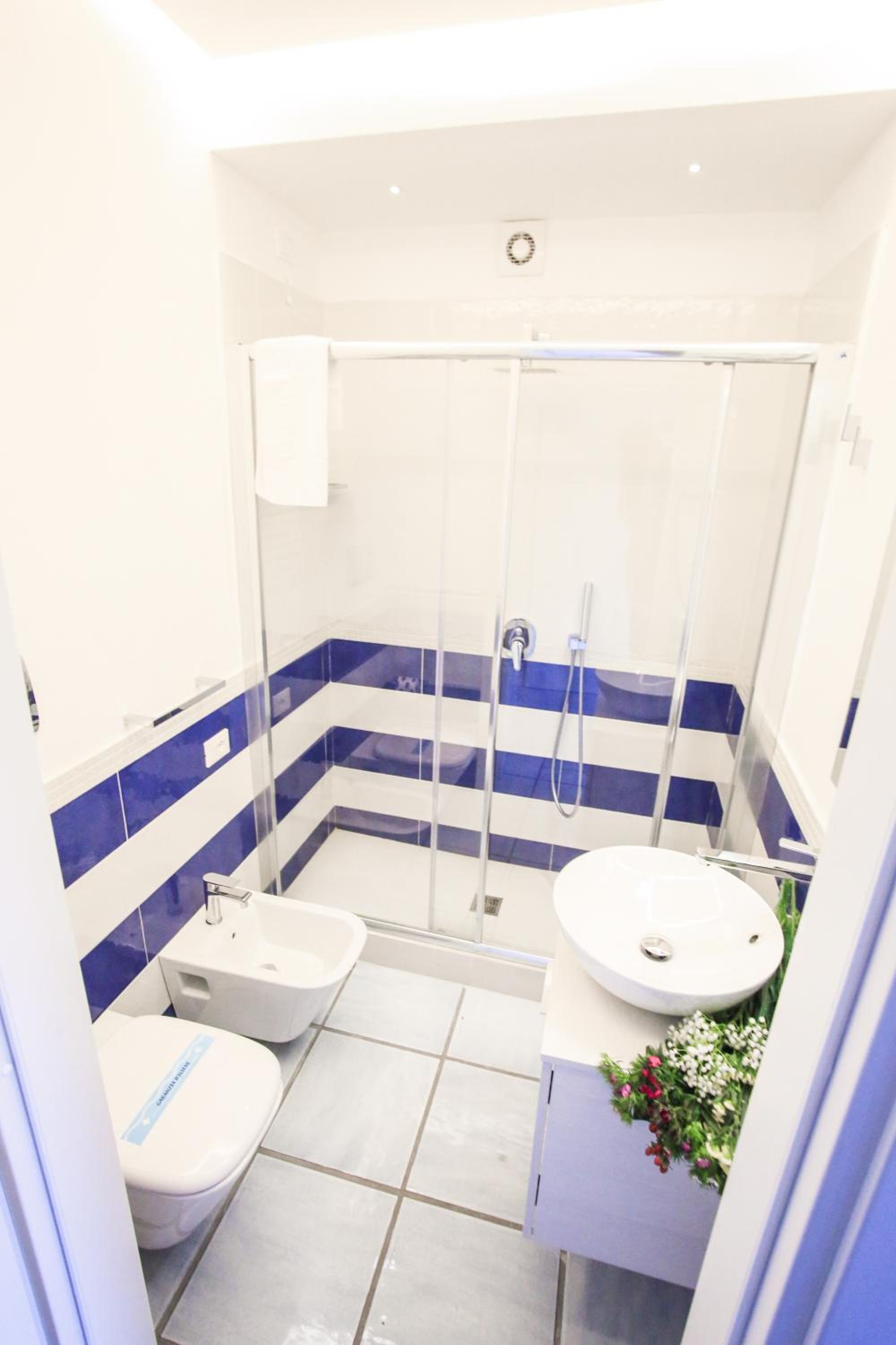 Deluxe Double Room with Balcony and Sea View - Photo 13