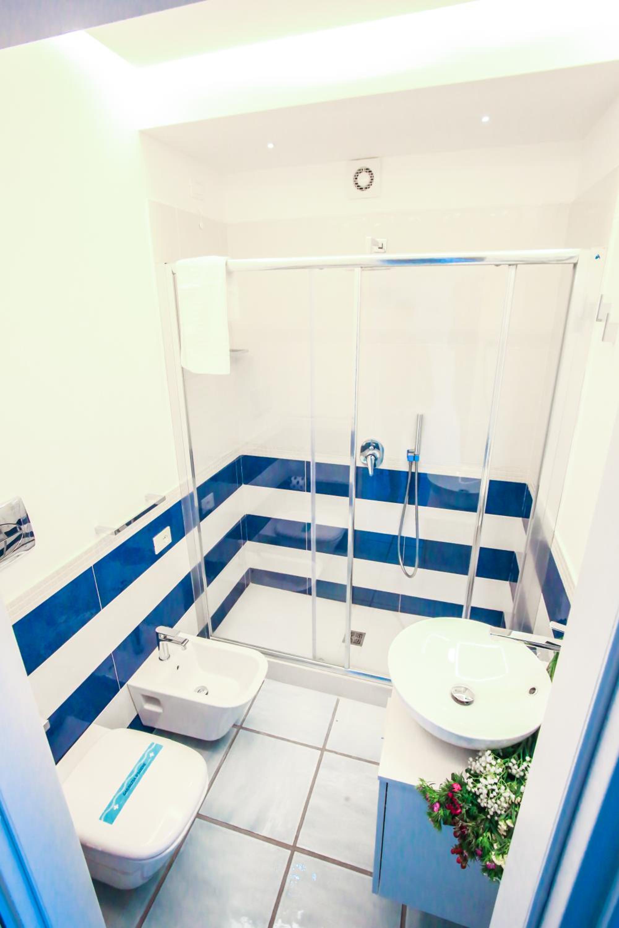Deluxe Double Room with Balcony and Sea View - Photo 14