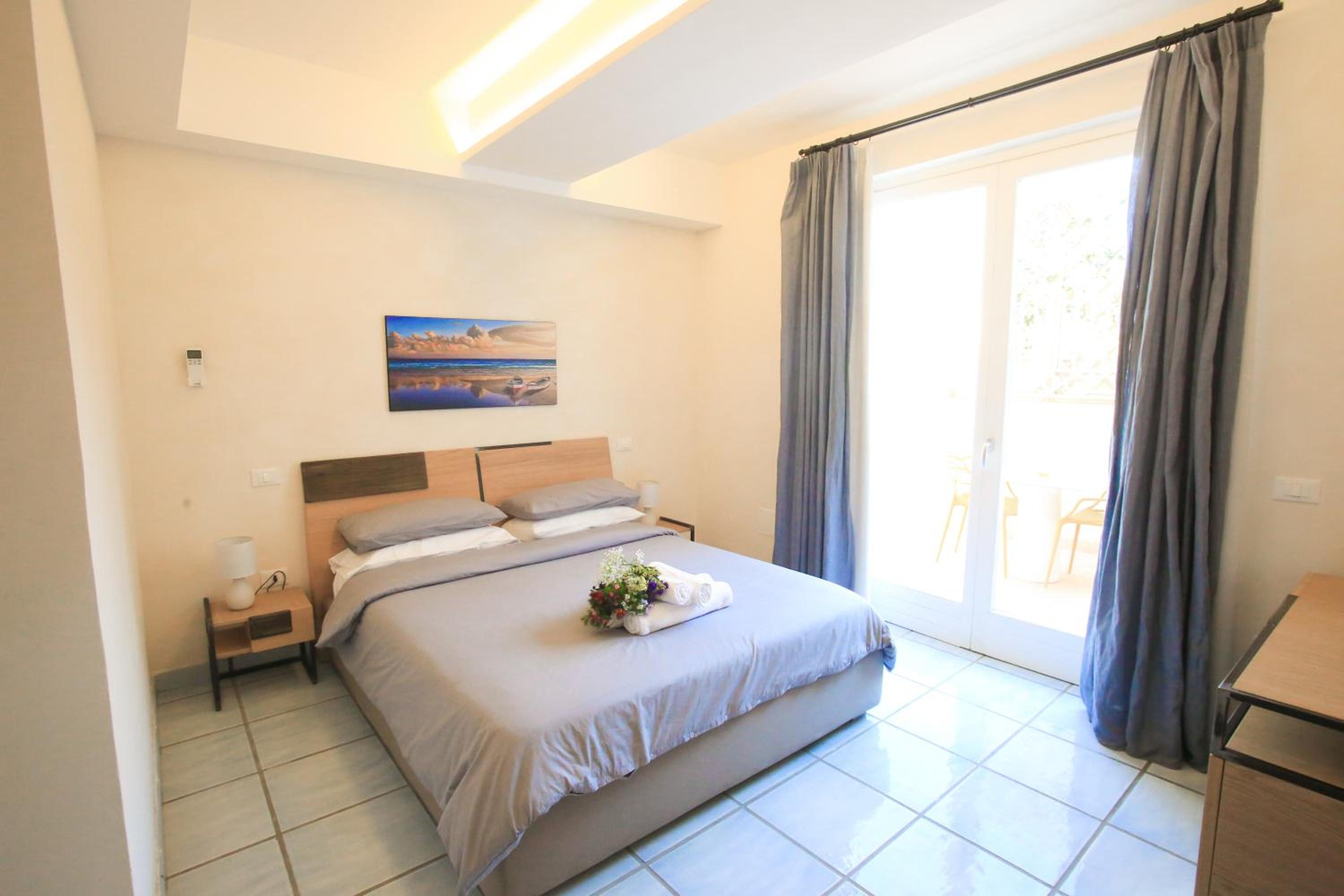 Deluxe Double Room with Balcony and Sea View - Photo 2