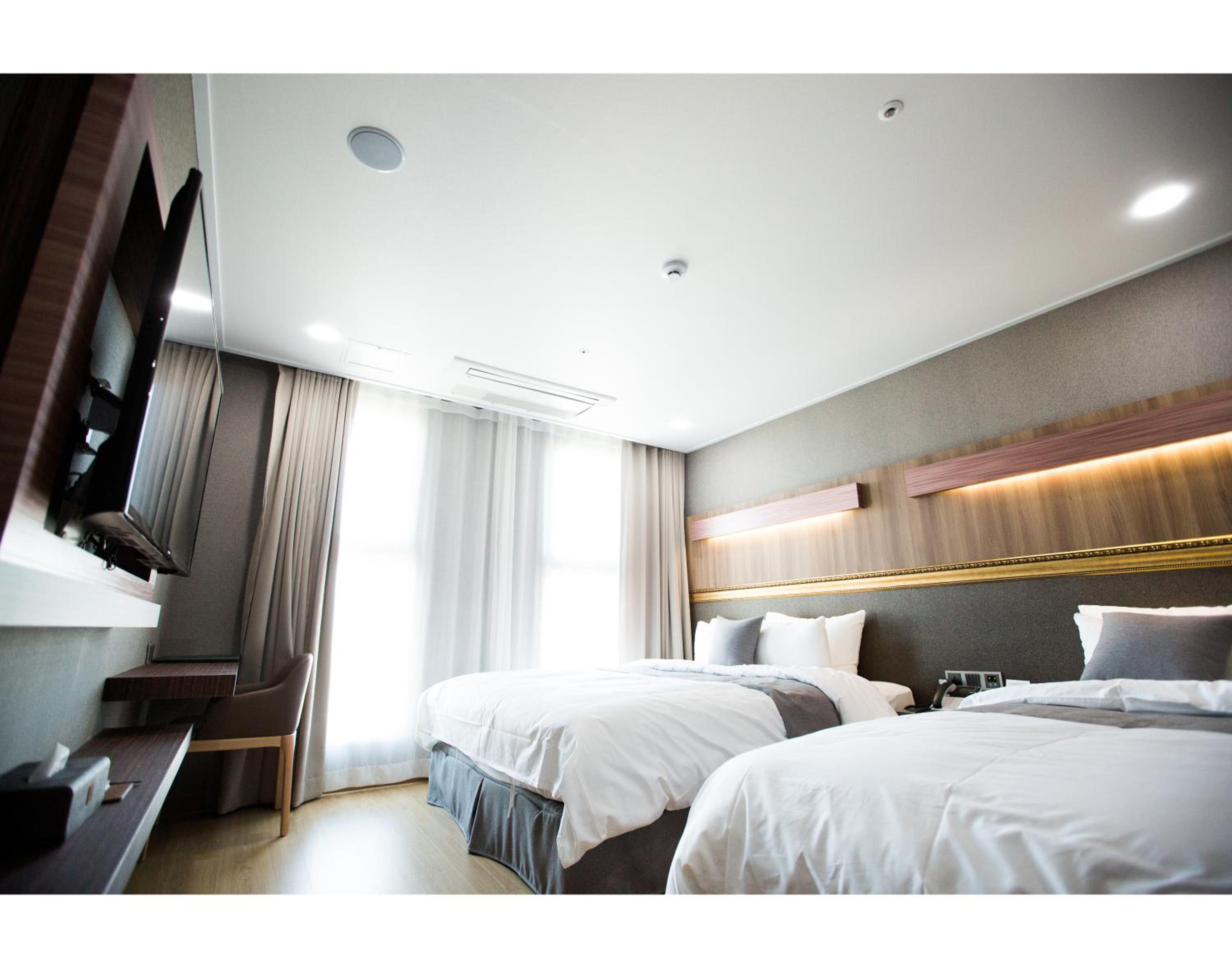 Deluxe Twin Room photo 3