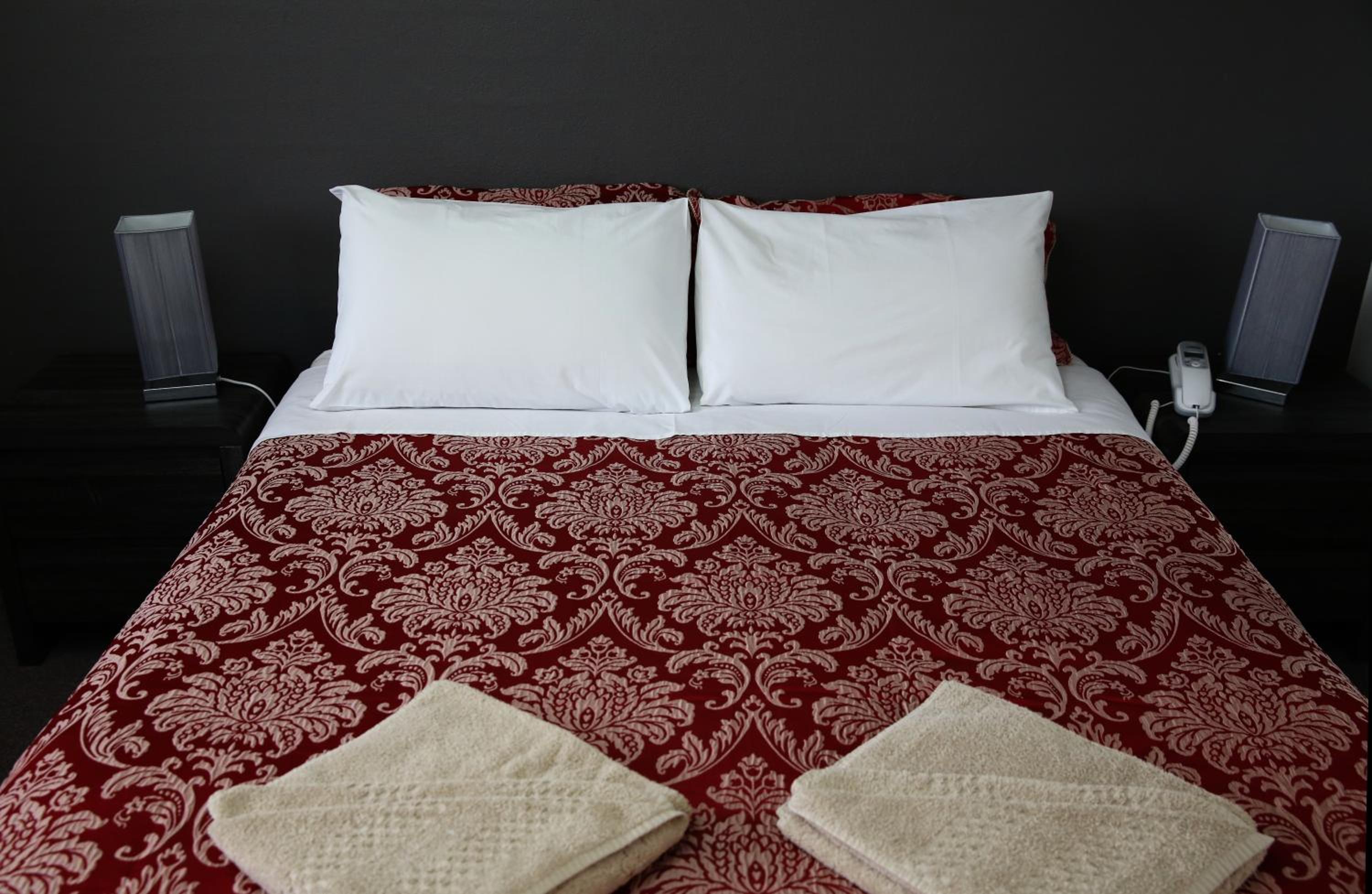 Queen Room photo 2