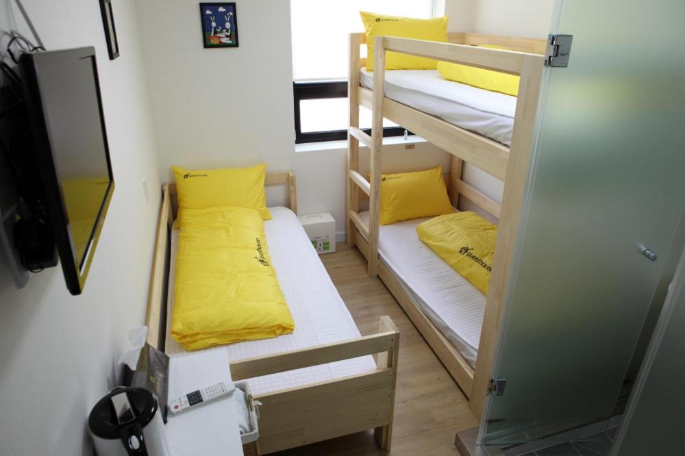 Triple Room - Photo 9