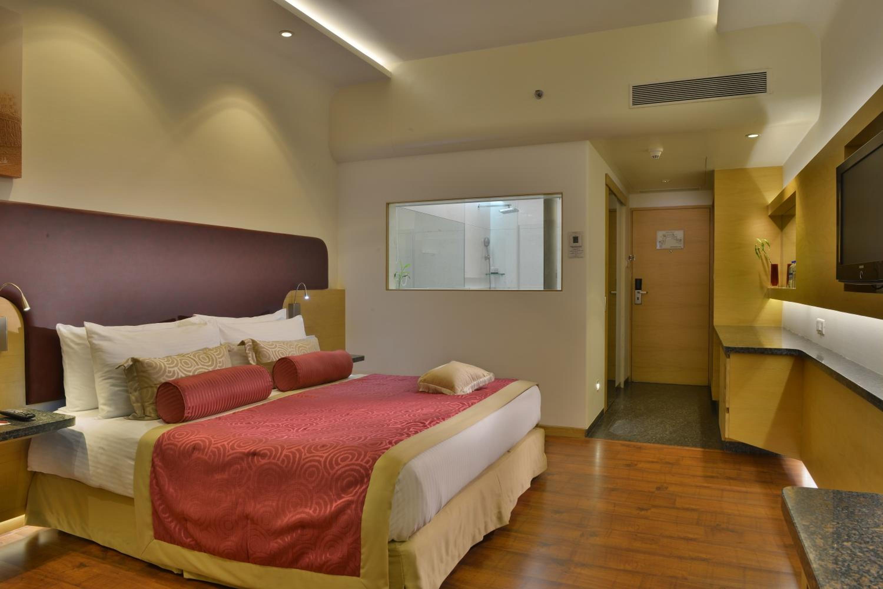 Executive Room City View Queen Bed - Photo 1