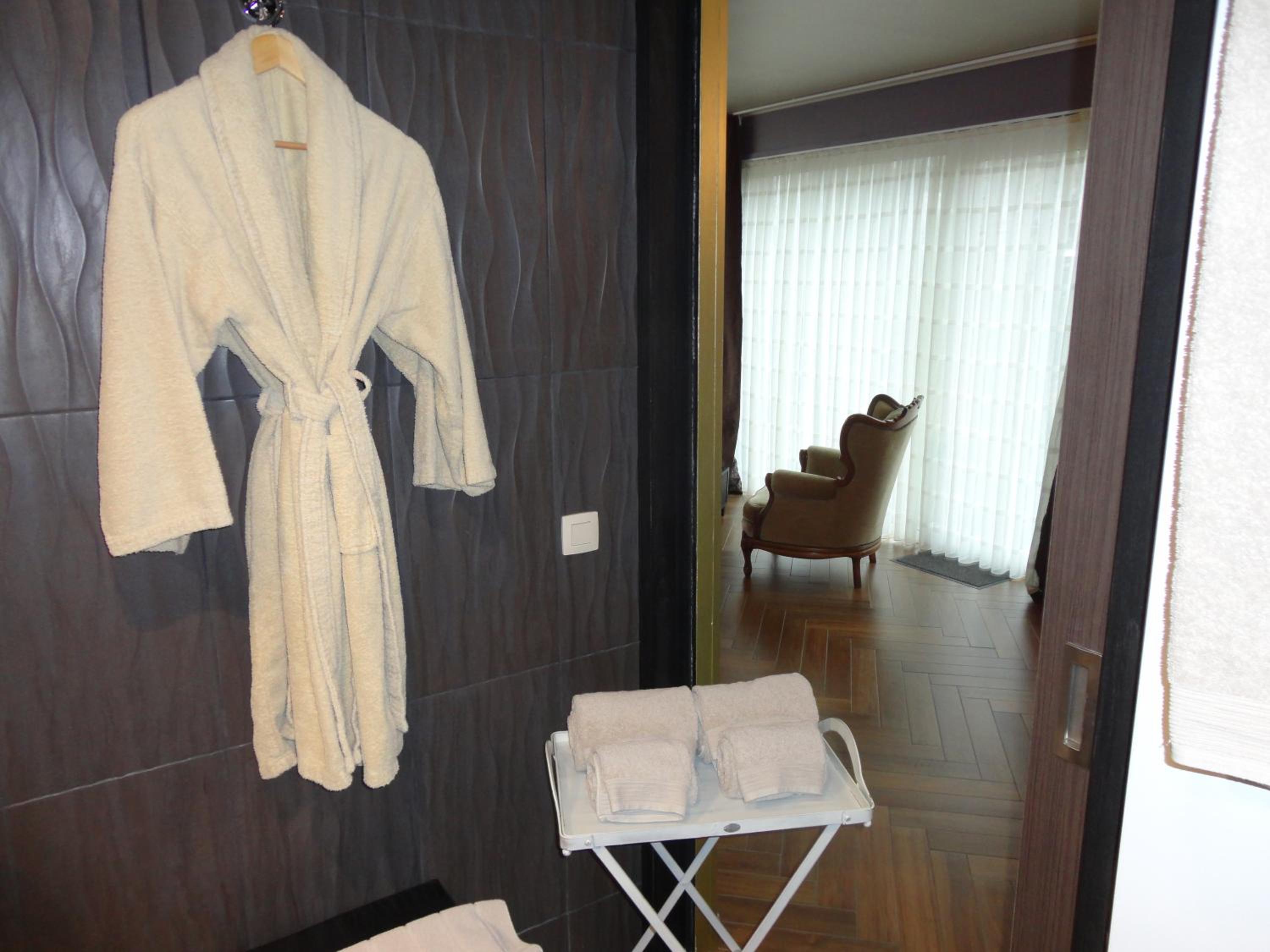 Suite - Photo 4