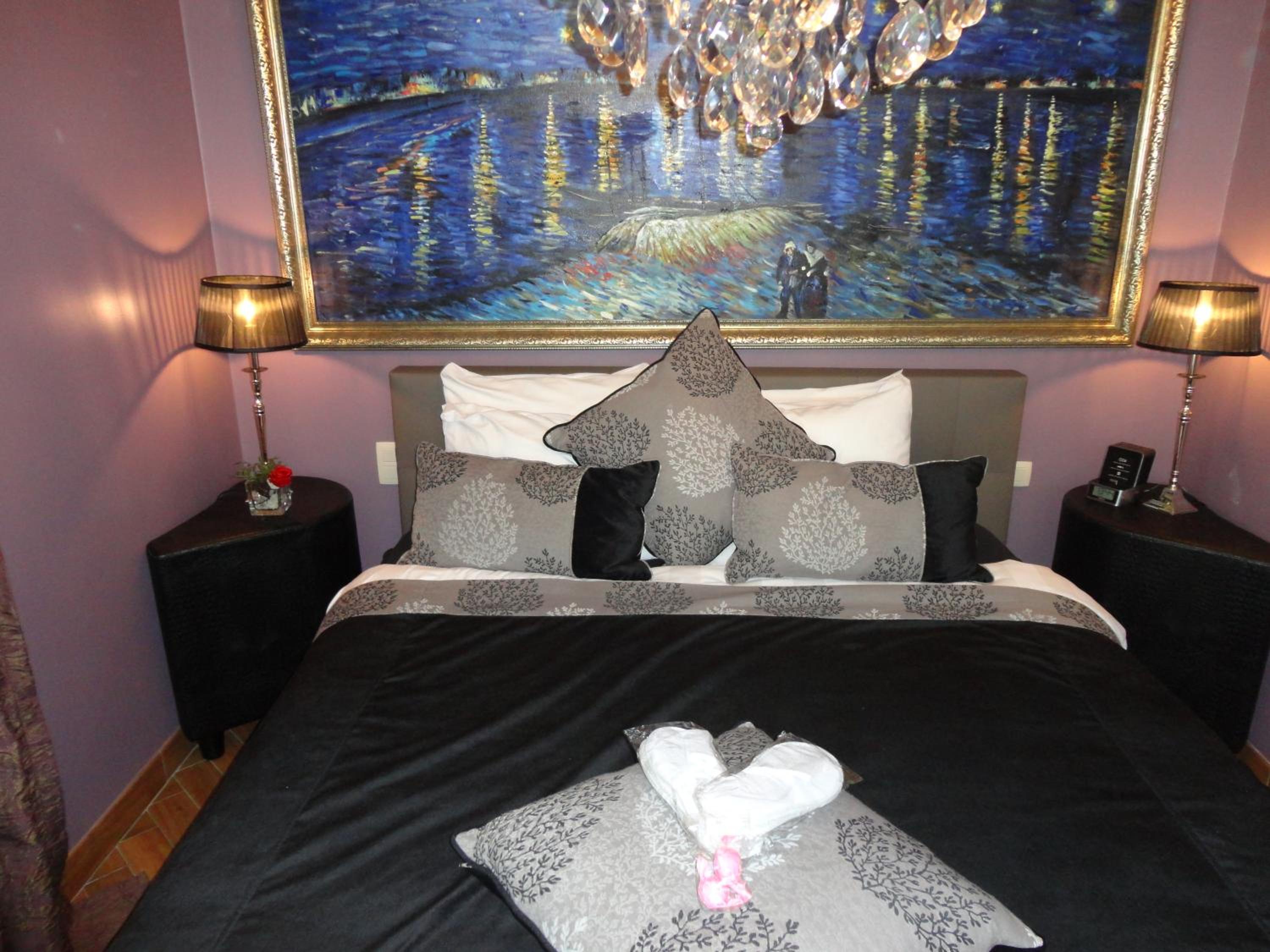 Suite - Photo 3