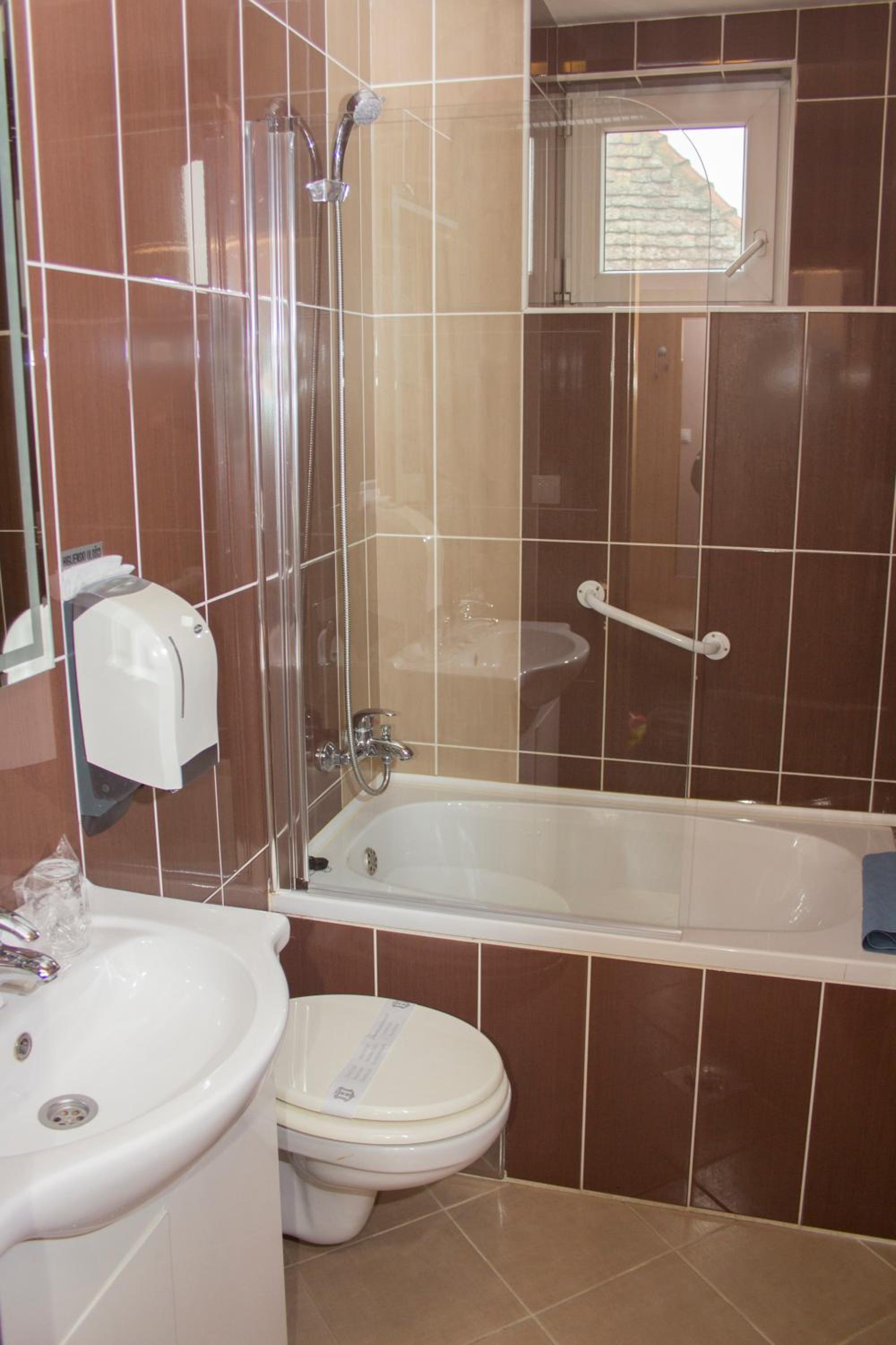 Double or Twin Room - Photo 21