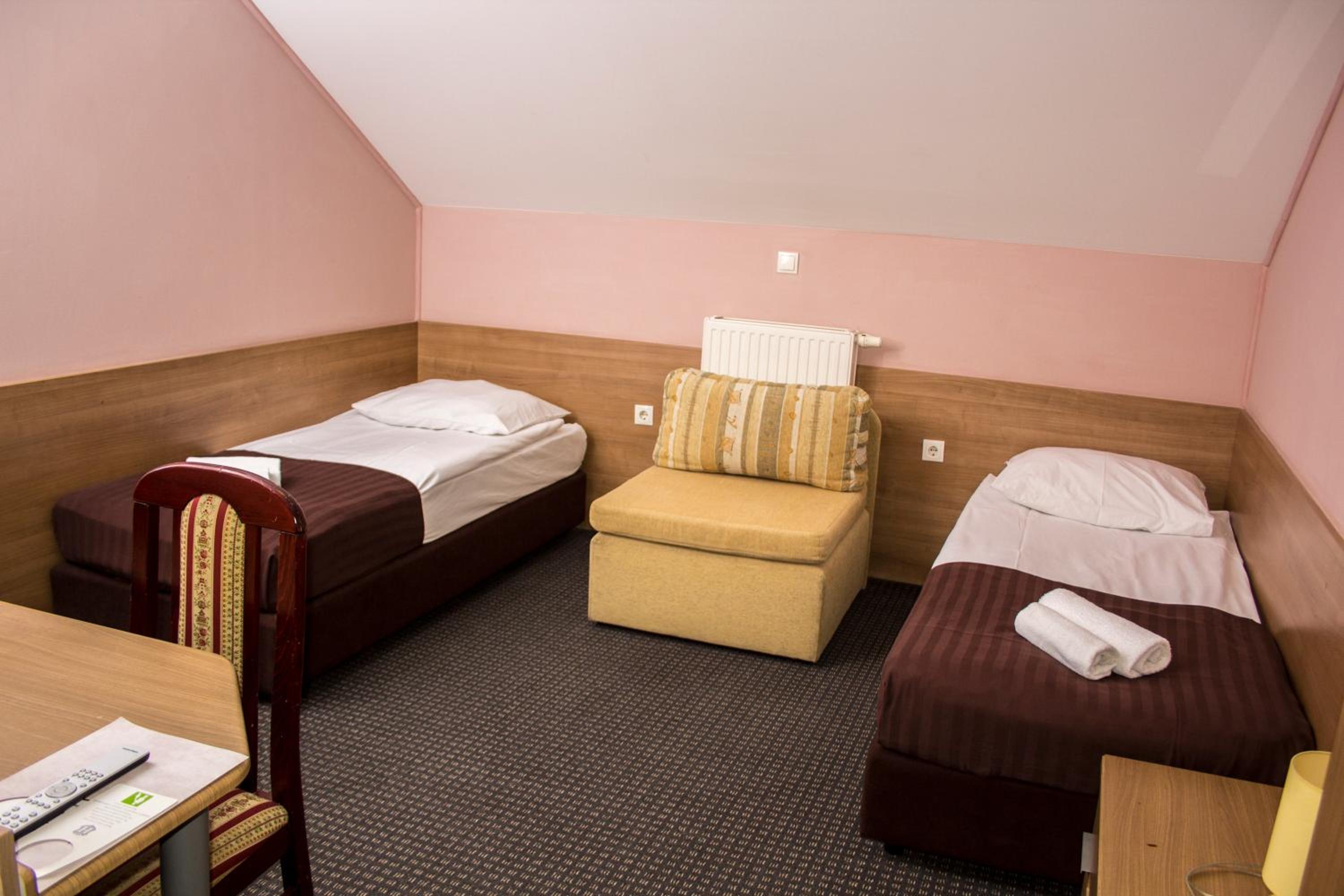 Double or Twin Room - Photo 11
