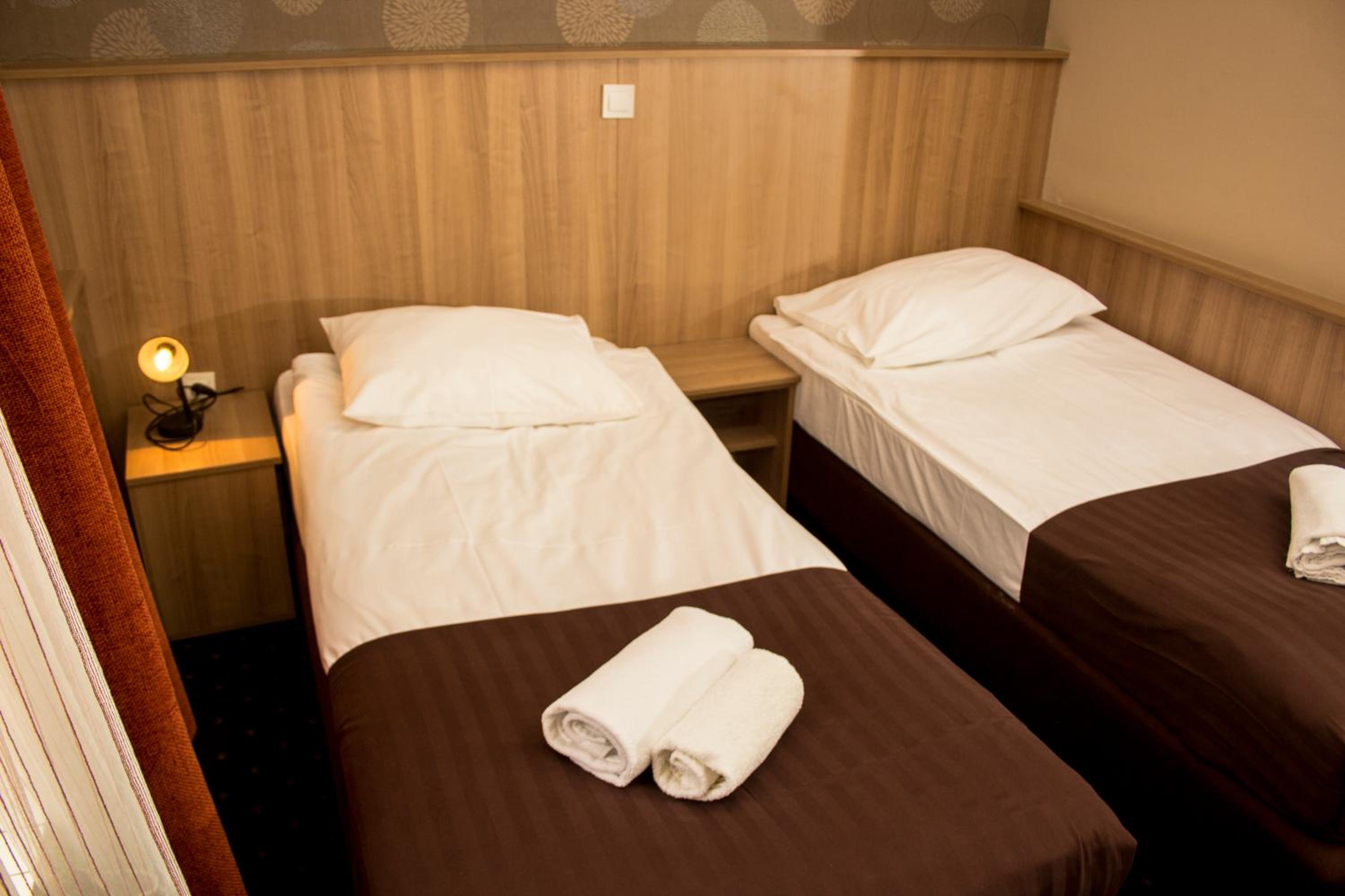 Double or Twin Room - Photo 4