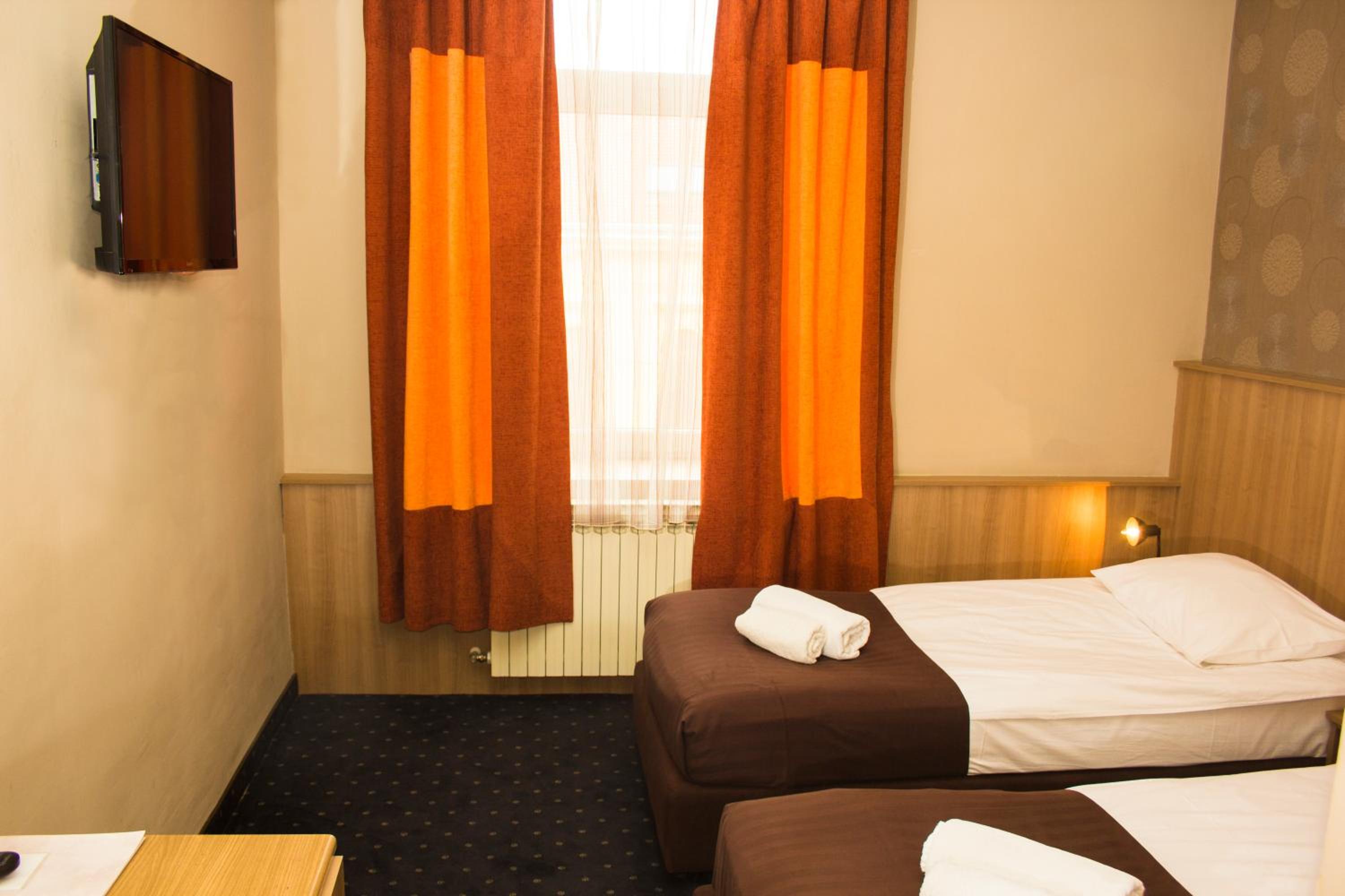 Double or Twin Room - Photo 3