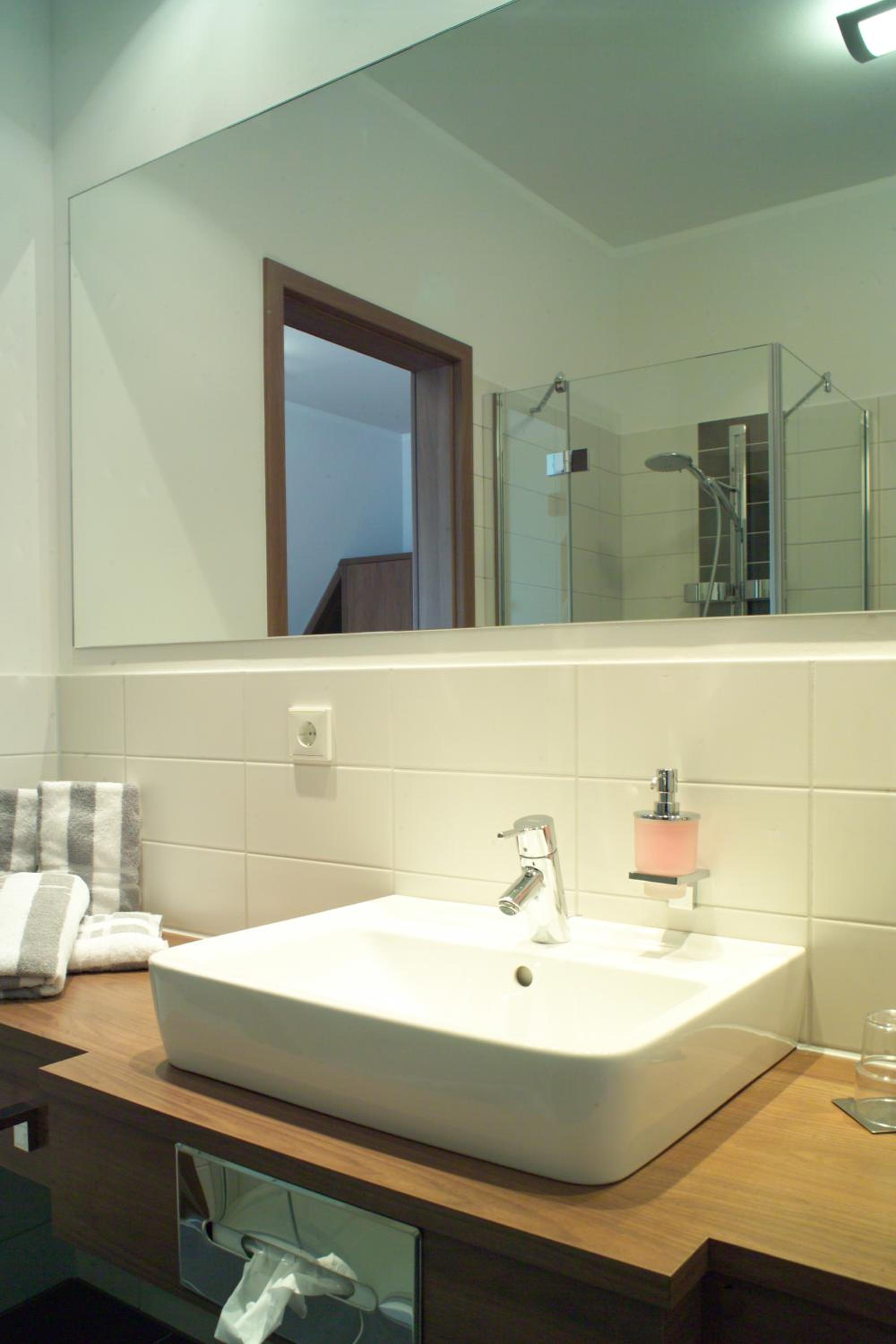 Suite - Photo 6