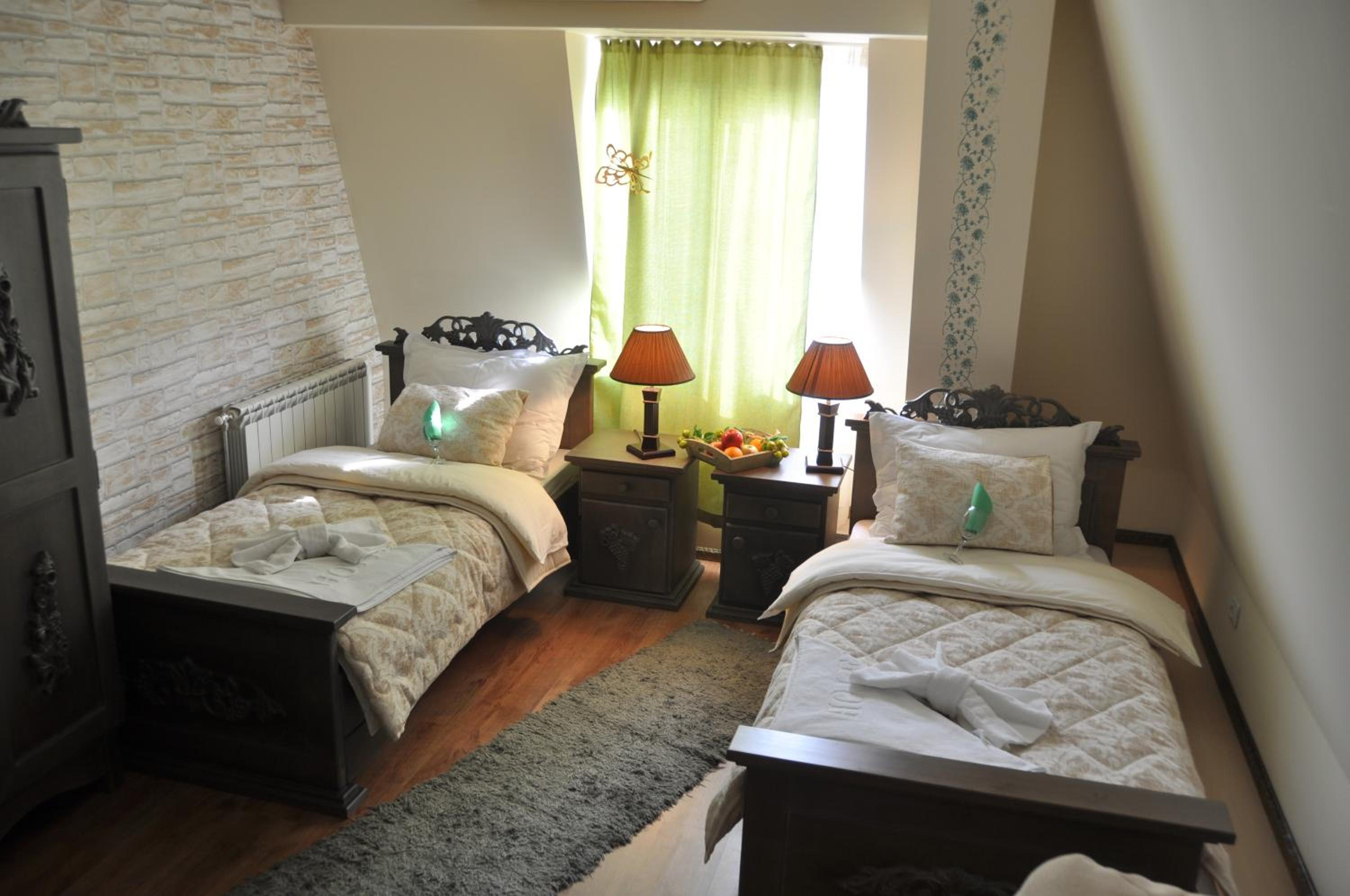 Twin Room with Extra Bed photo 3