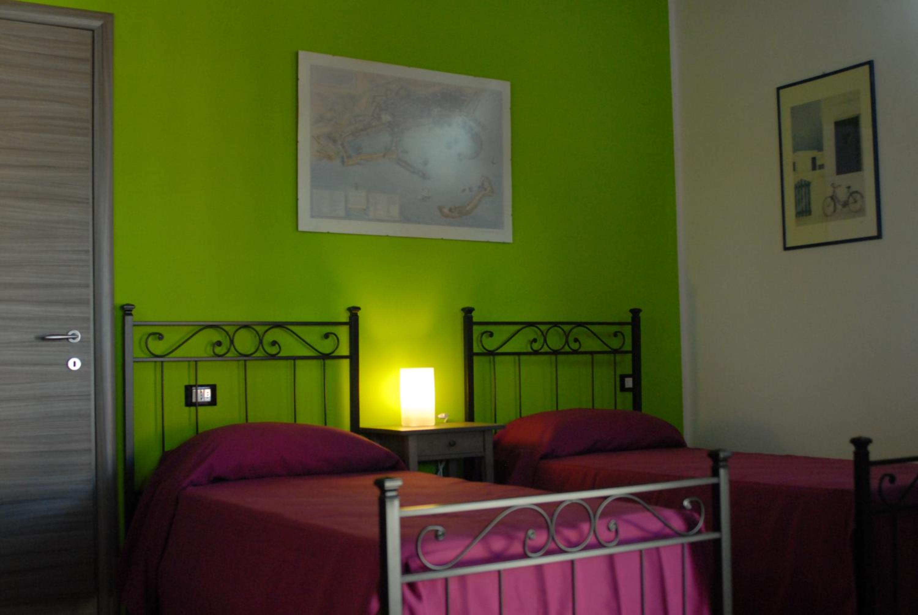 Twin Room - Photo 1