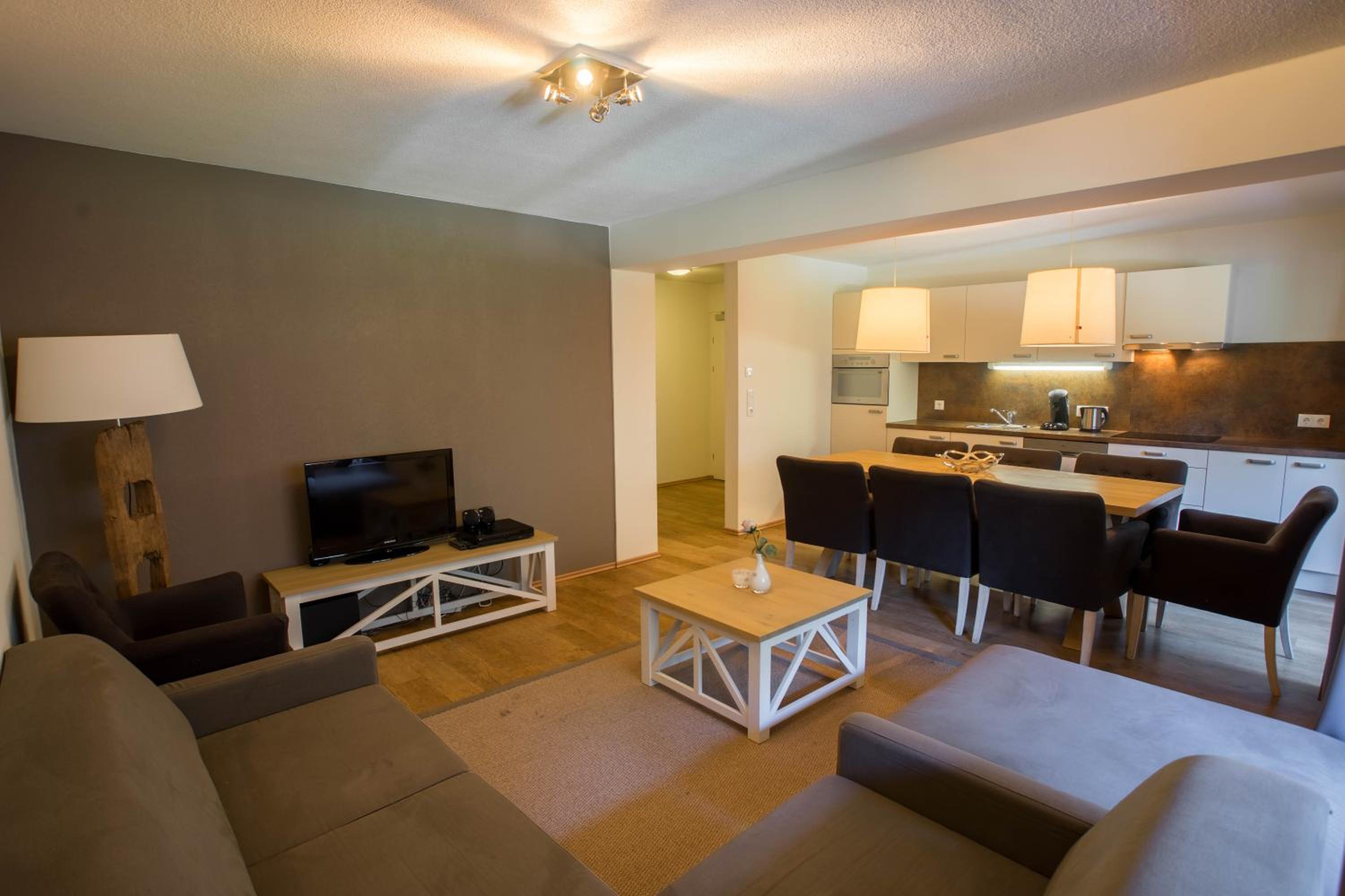 Apartment with Balcony photo 1